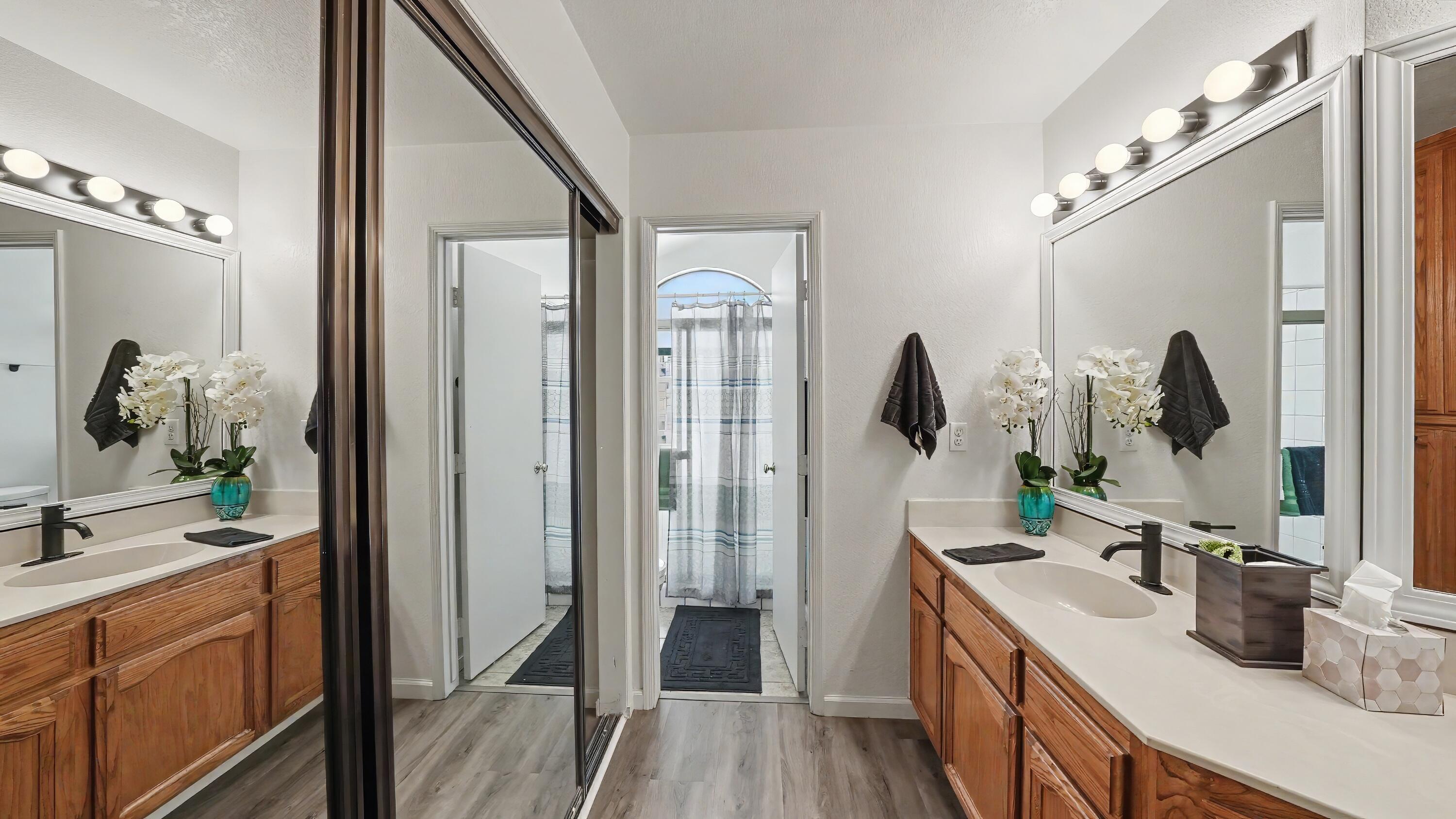 1715 E Vine Ct, Visalia, CA 93292