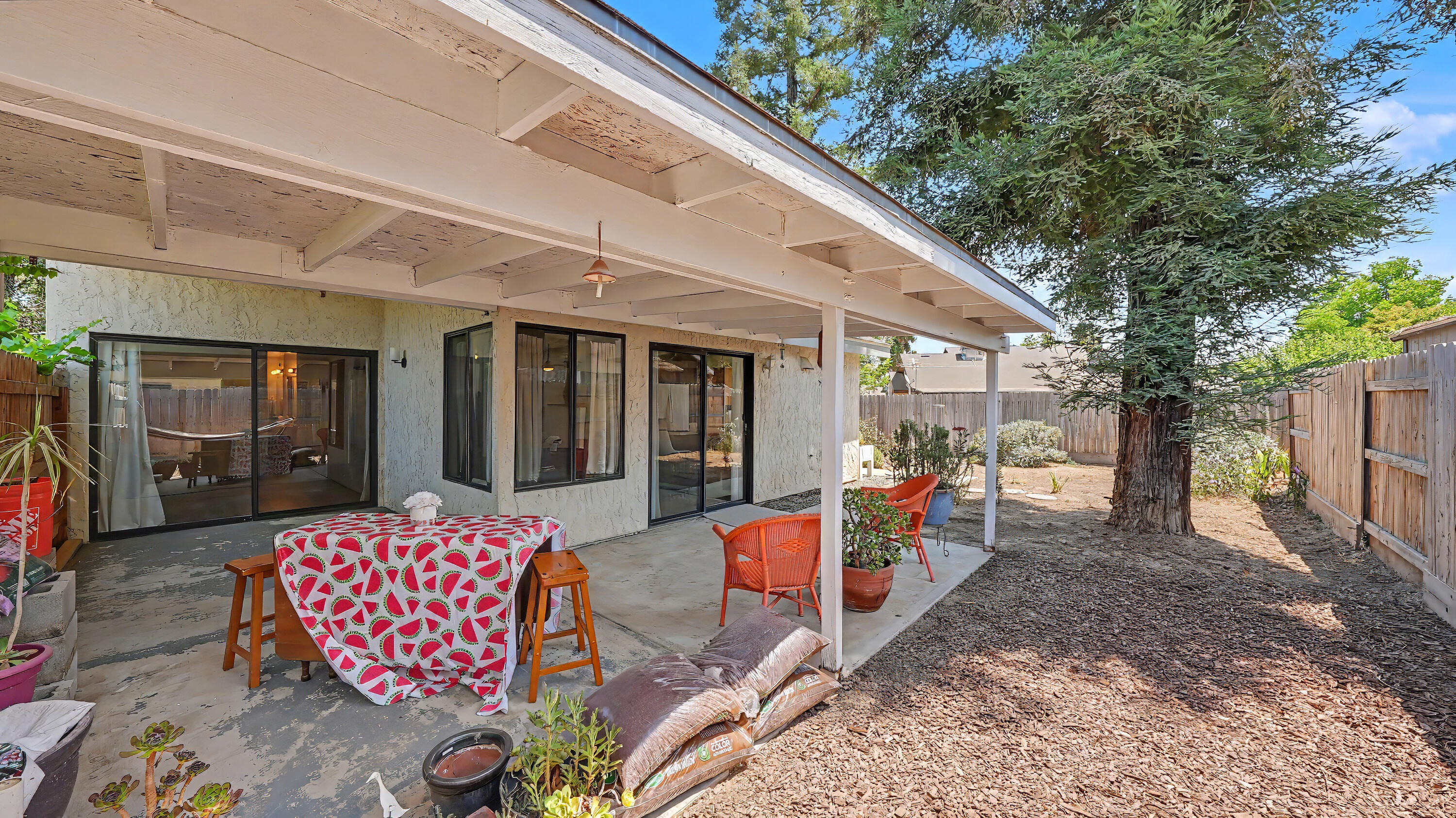 1715 E Vine Ct, Visalia, CA 93292