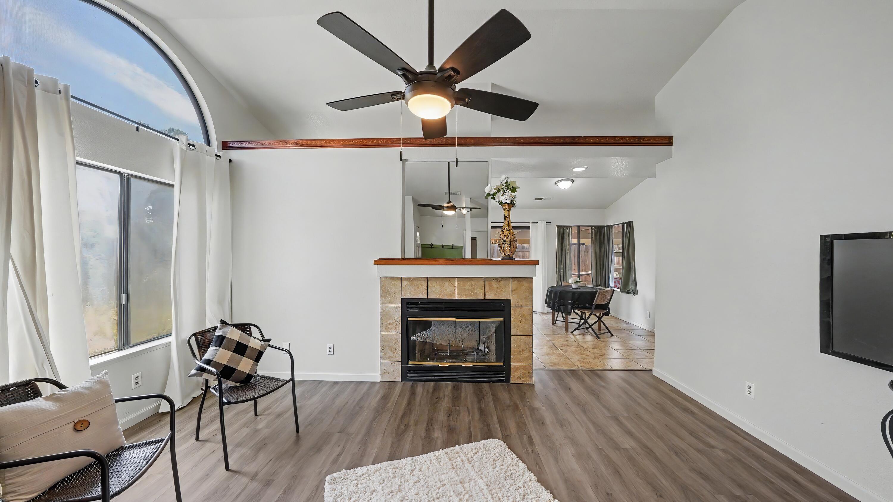1715 E Vine Ct, Visalia, CA 93292