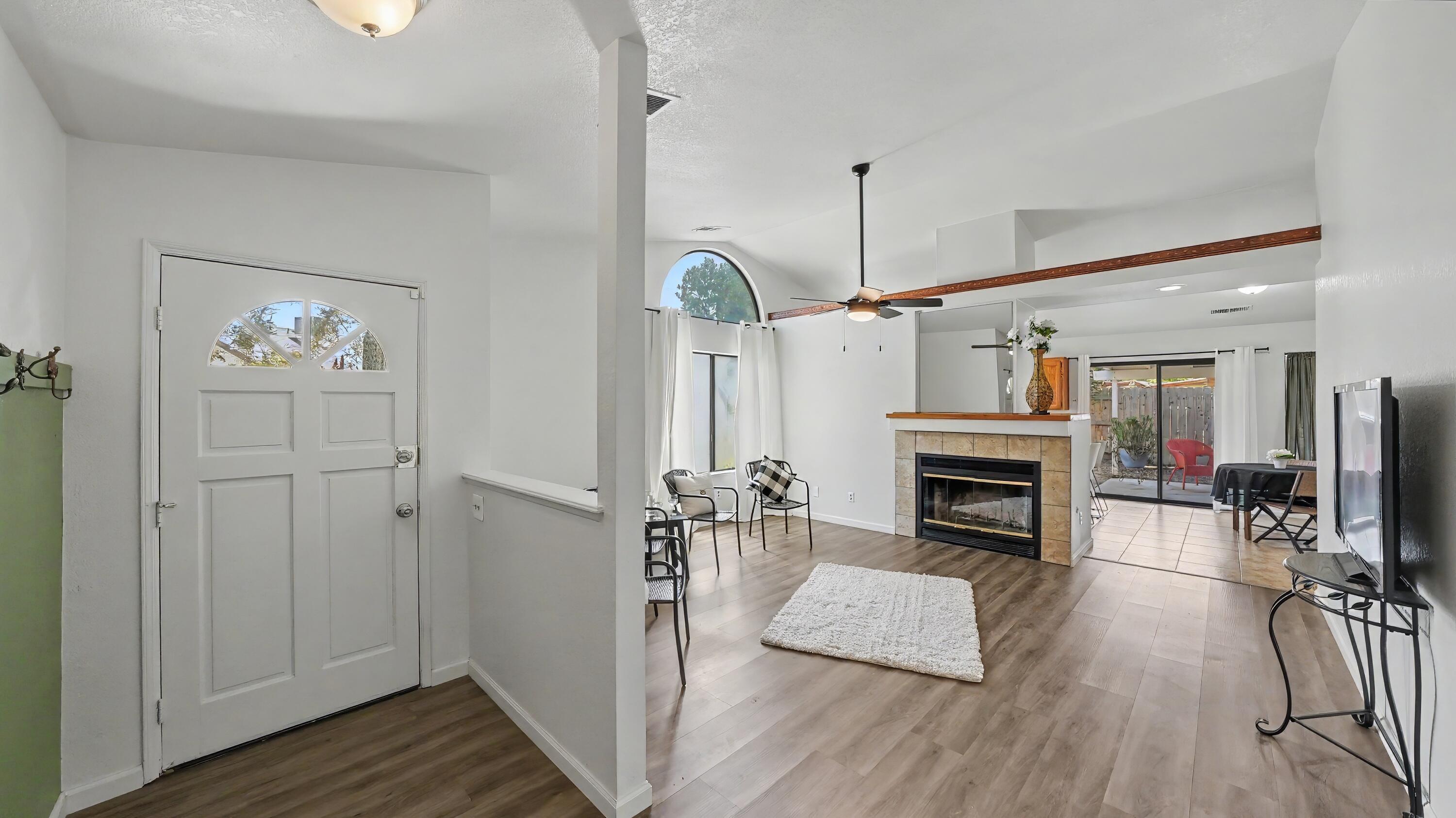 1715 E Vine Ct, Visalia, CA 93292