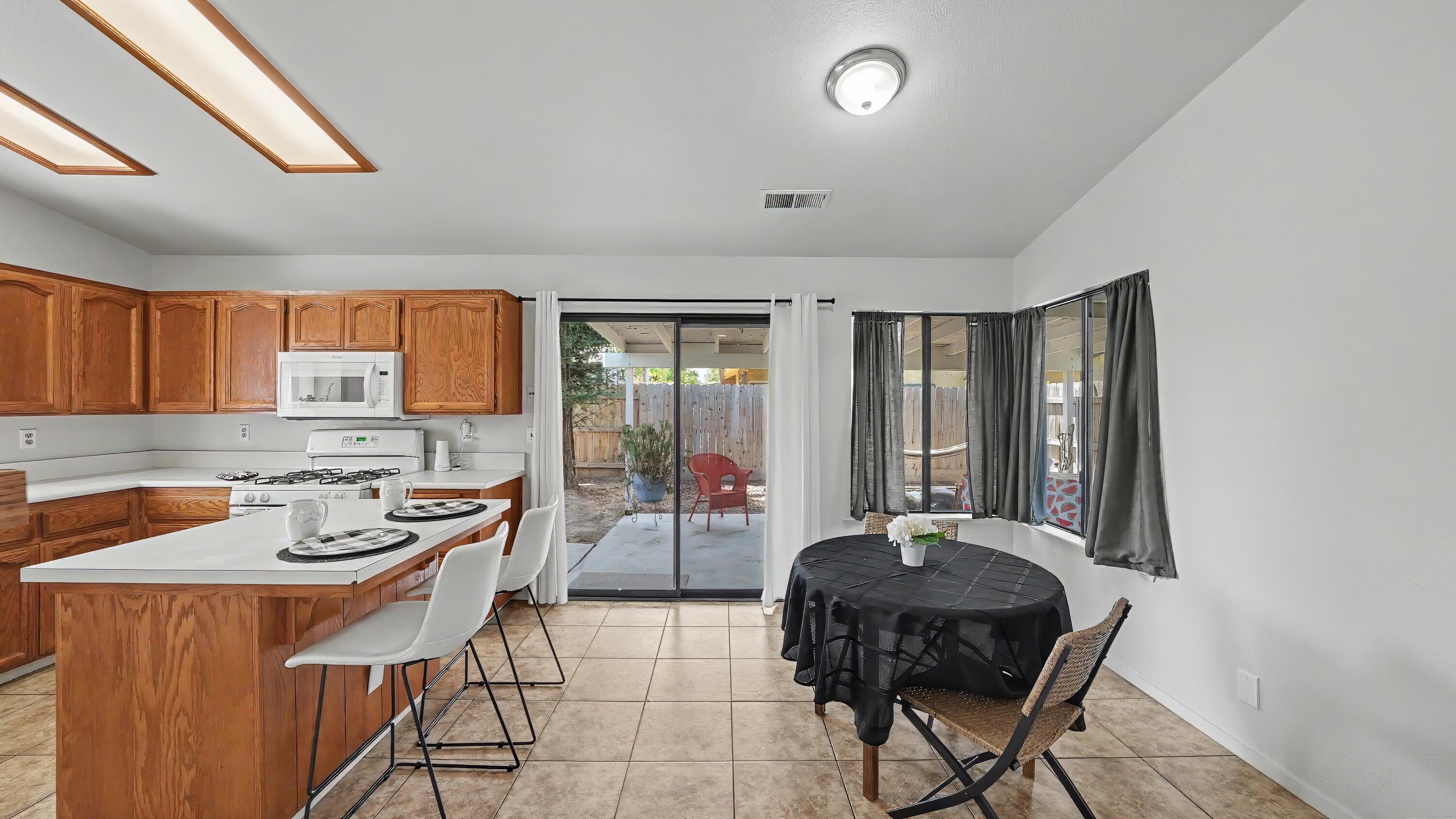 1715 E Vine Ct, Visalia, CA 93292