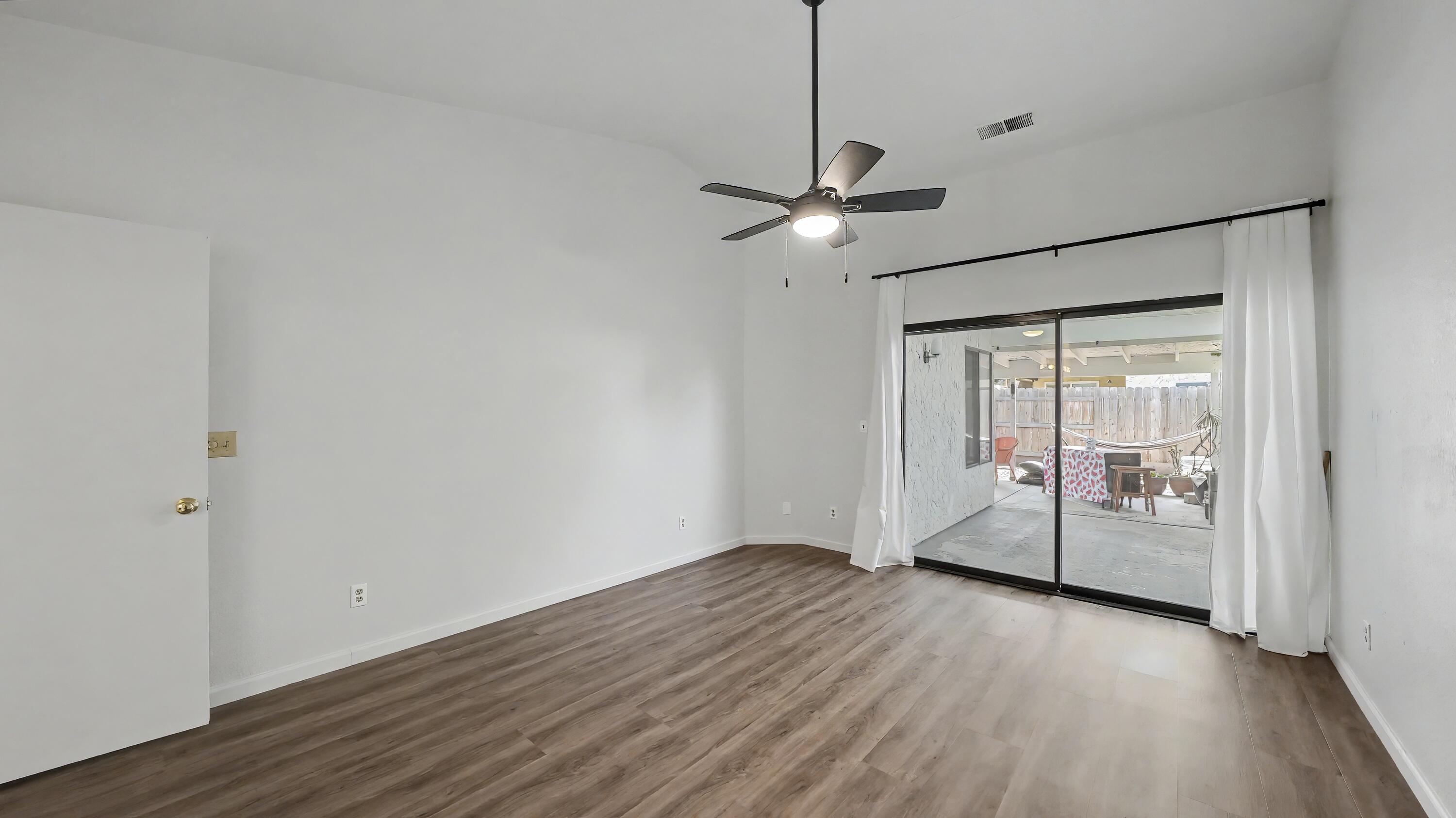 1715 E Vine Ct, Visalia, CA 93292