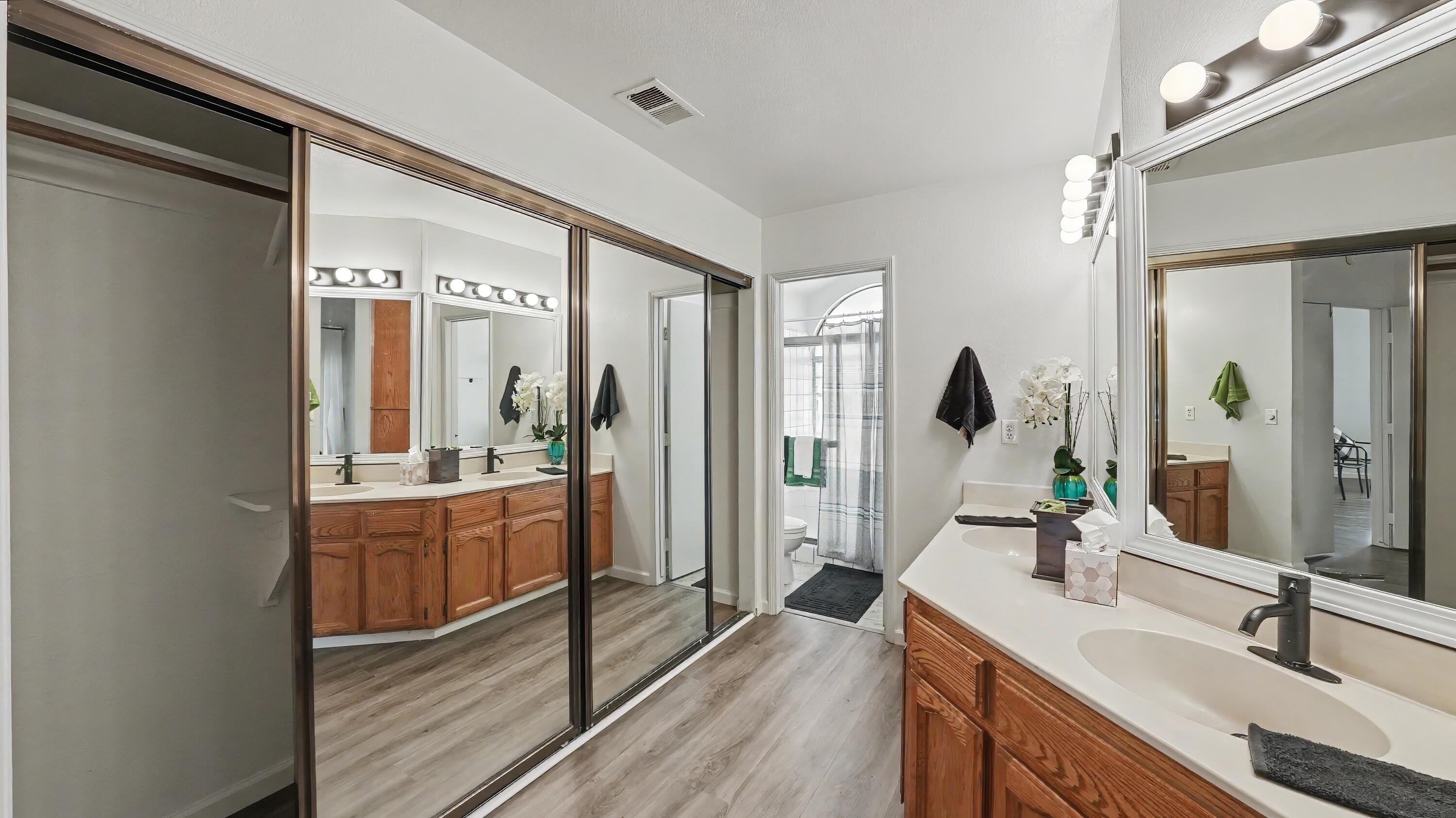 1715 E Vine Ct, Visalia, CA 93292