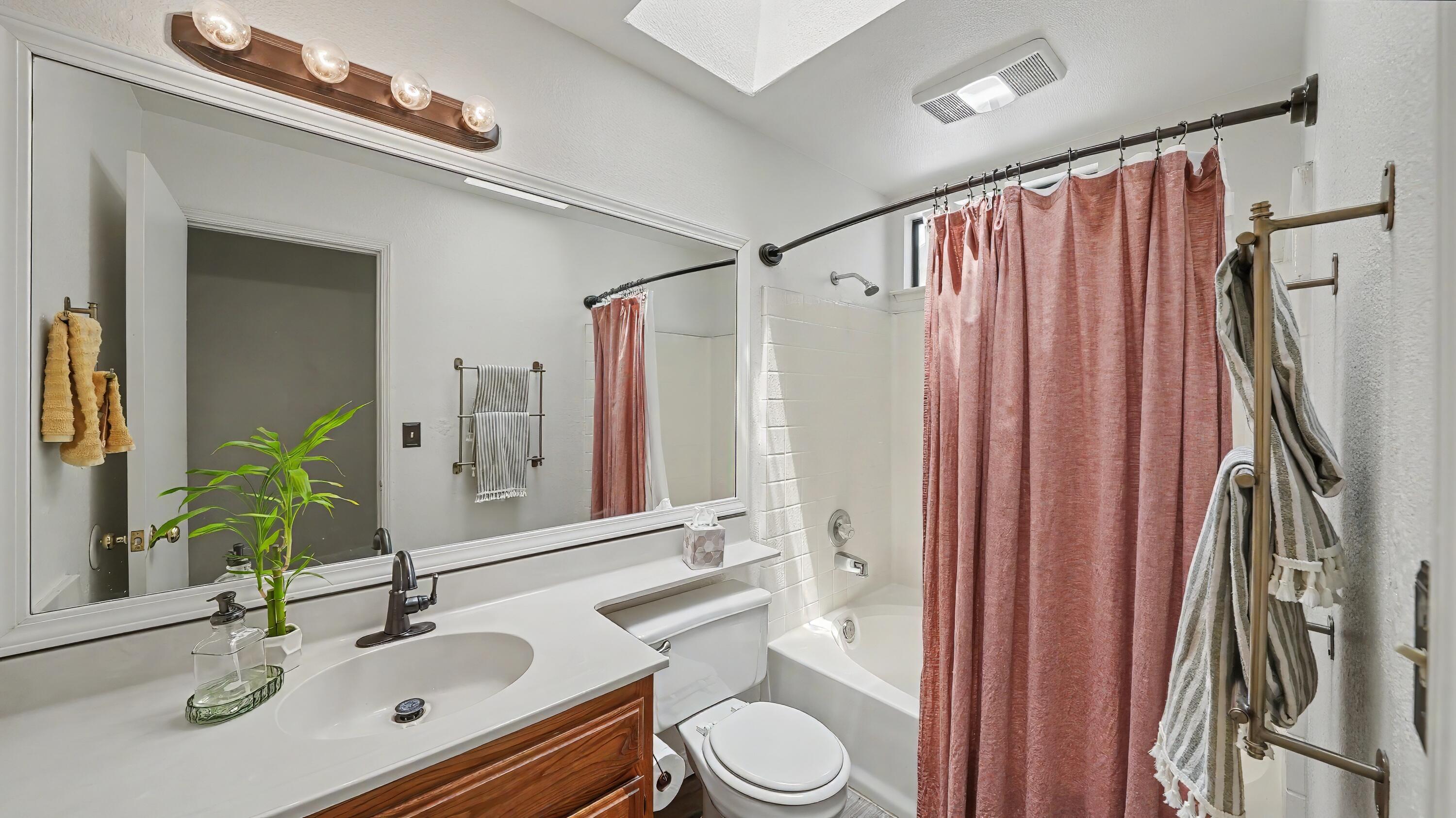1715 E Vine Ct, Visalia, CA 93292