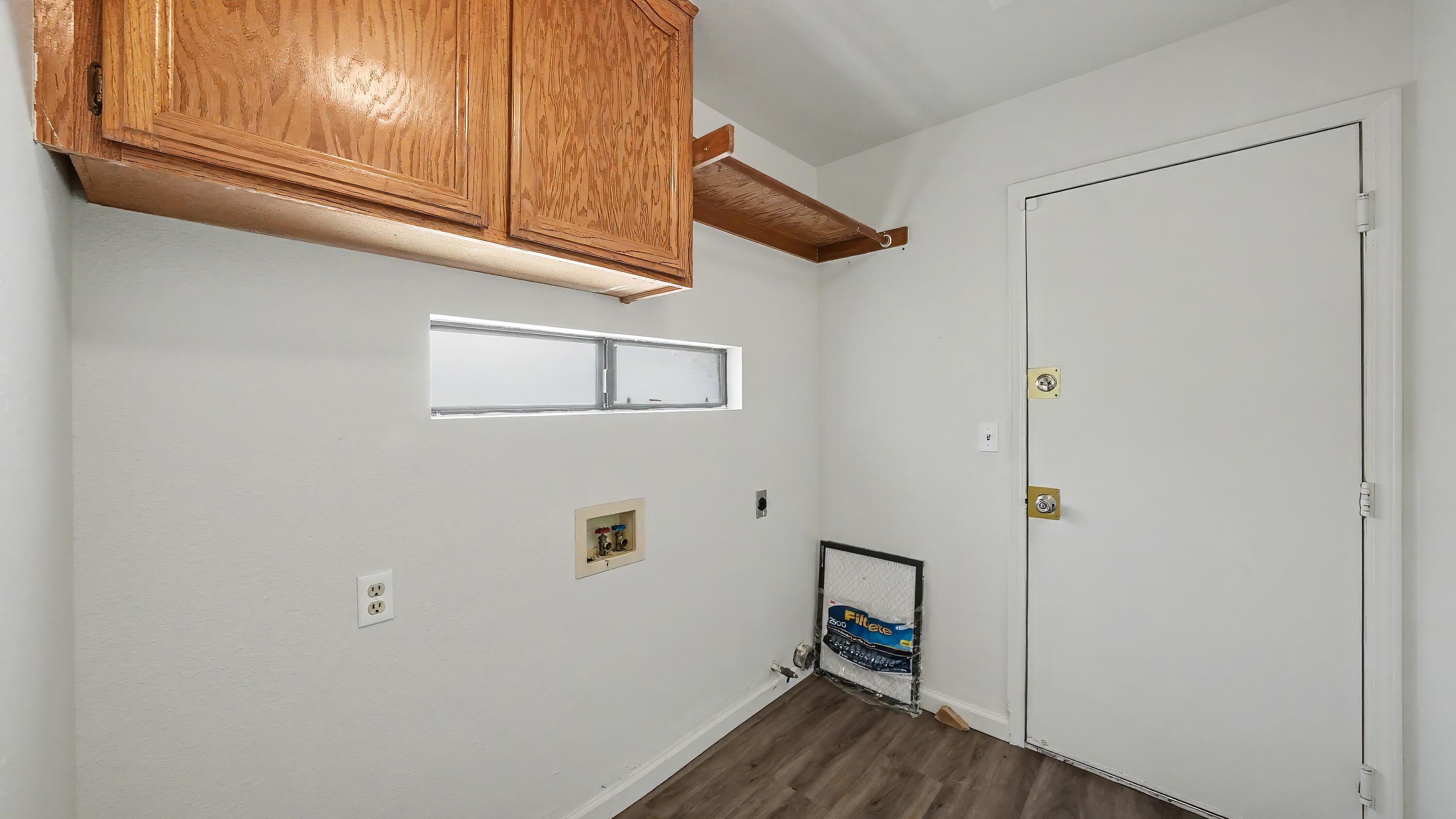 1715 E Vine Ct, Visalia, CA 93292