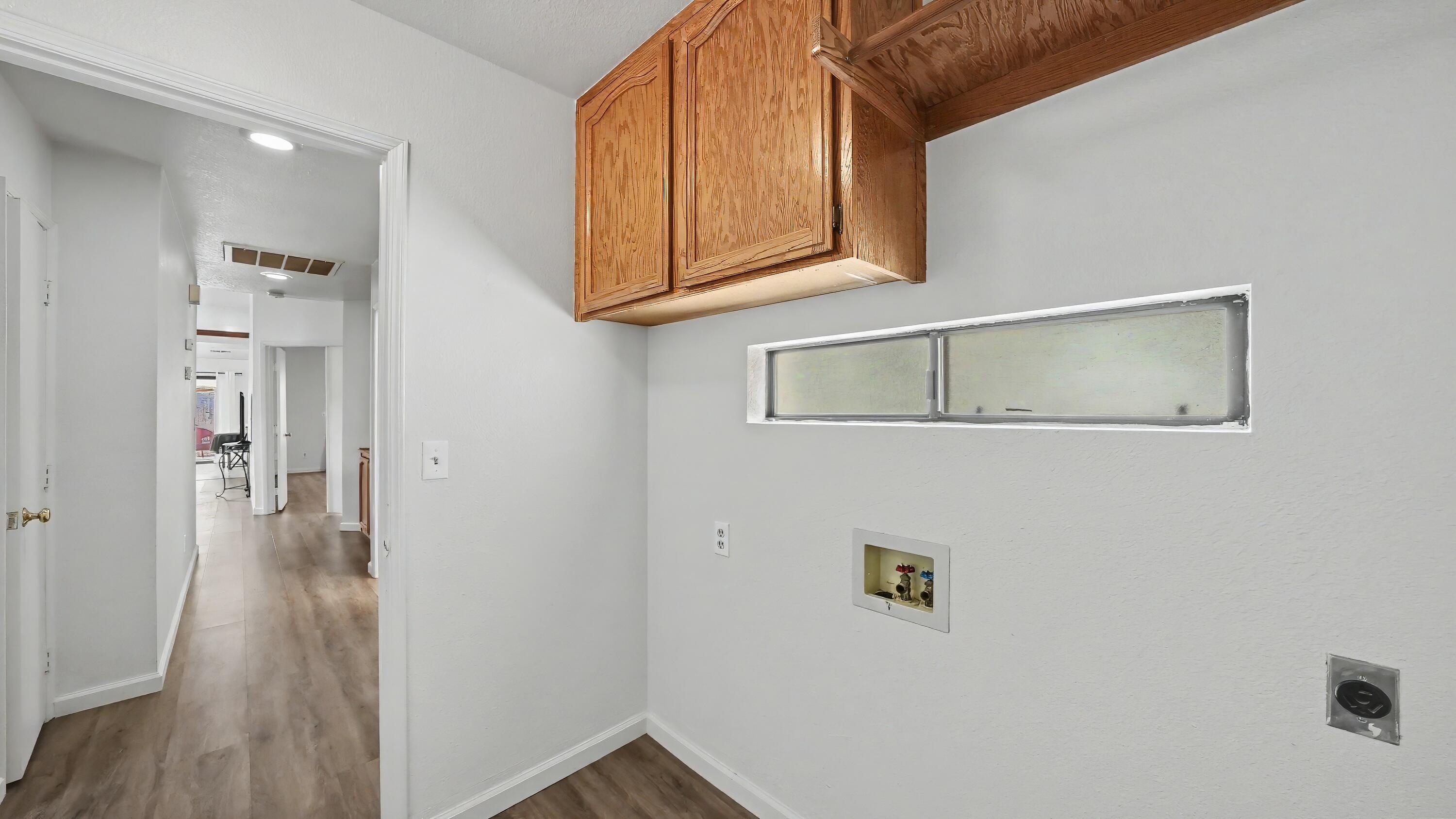 1715 E Vine Ct, Visalia, CA 93292