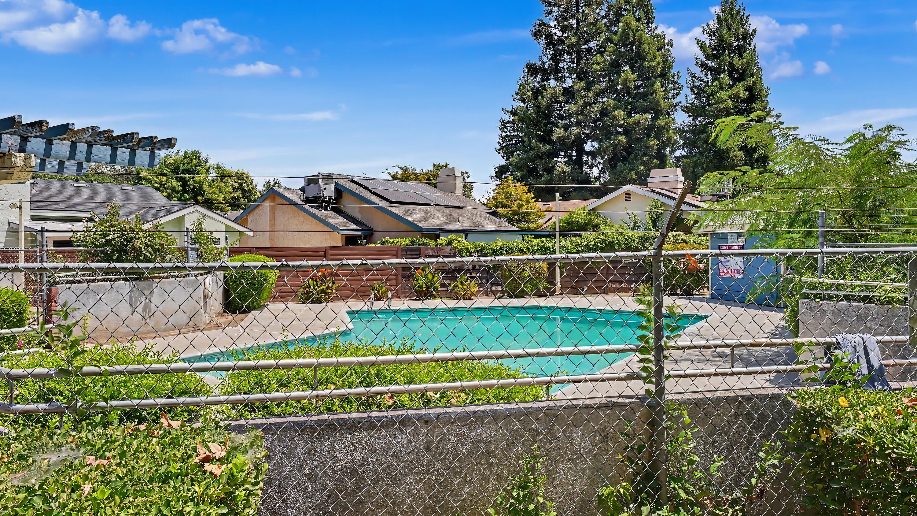 1715 E Vine Ct, Visalia, CA 93292