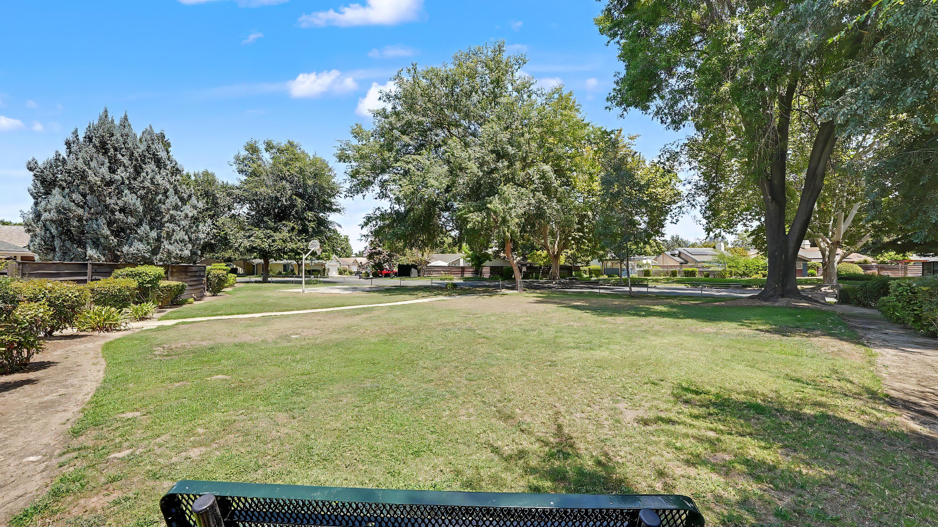 1715 E Vine Ct, Visalia, CA 93292