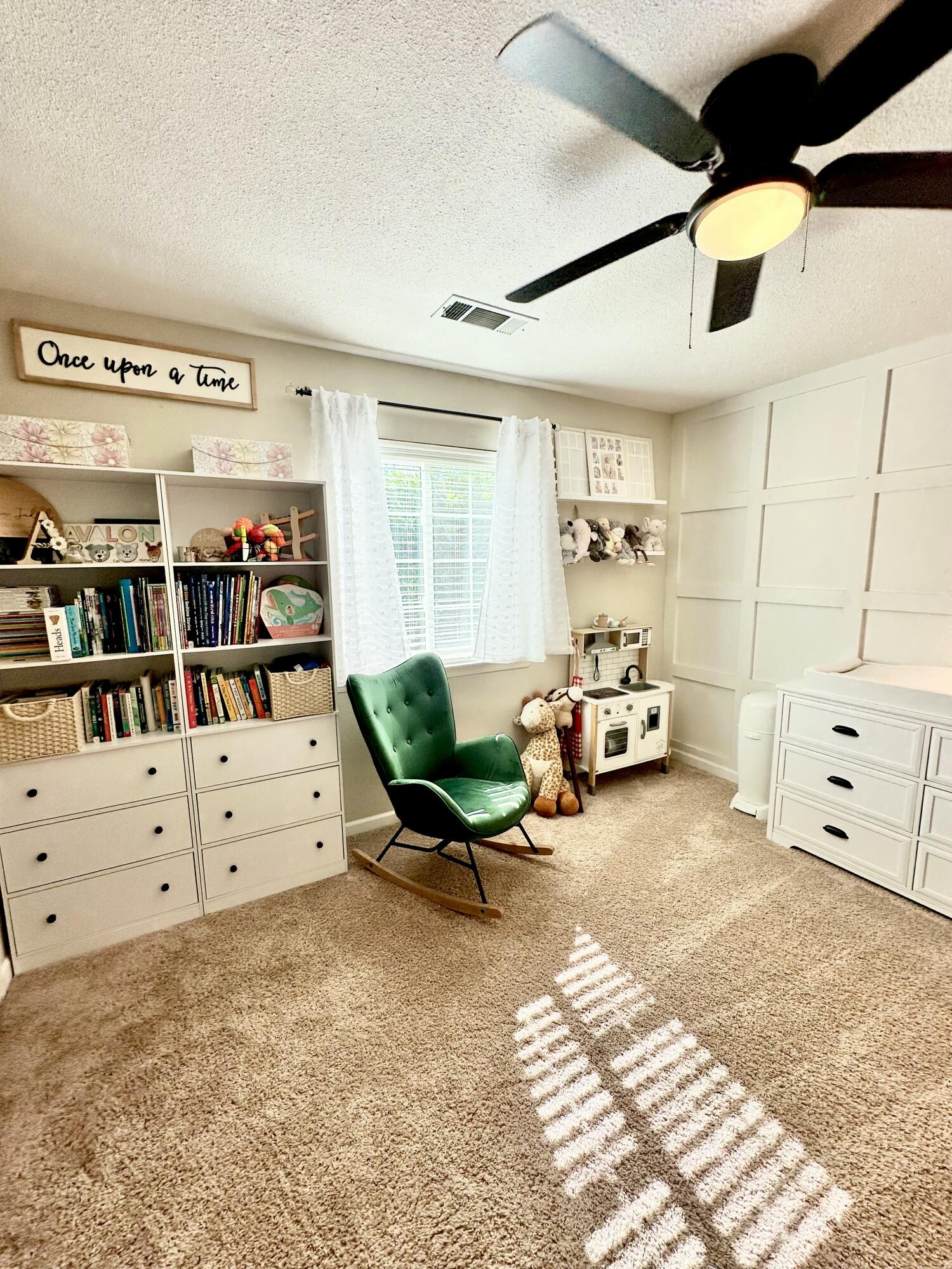 900 N Oakwood Ct, Visalia, CA 93291