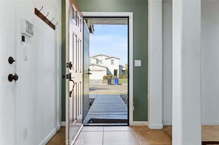 2090 Dunbar Way, Dinuba, CA 93618