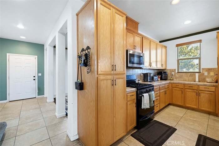 2090 Dunbar Way, Dinuba, CA 93618