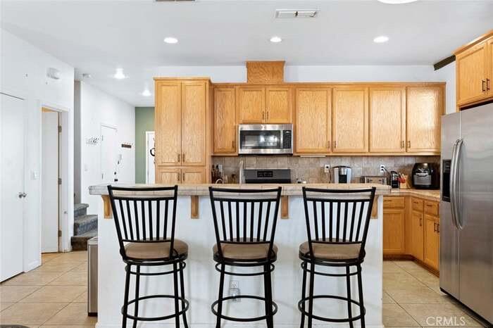 2090 Dunbar Way, Dinuba, CA 93618