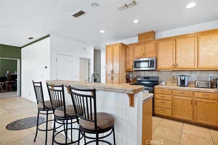 2090 Dunbar Way, Dinuba, CA 93618