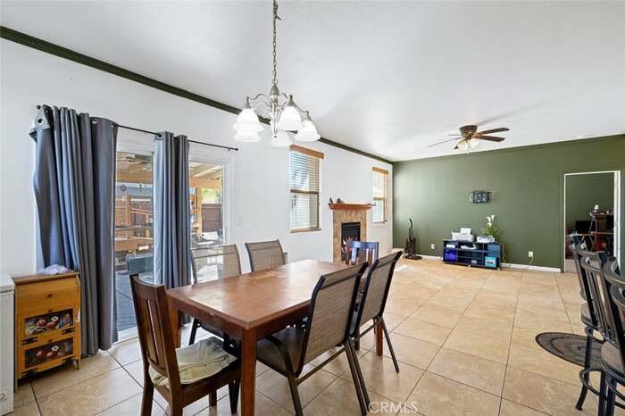 2090 Dunbar Way, Dinuba, CA 93618