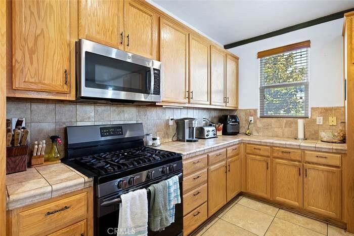 2090 Dunbar Way, Dinuba, CA 93618