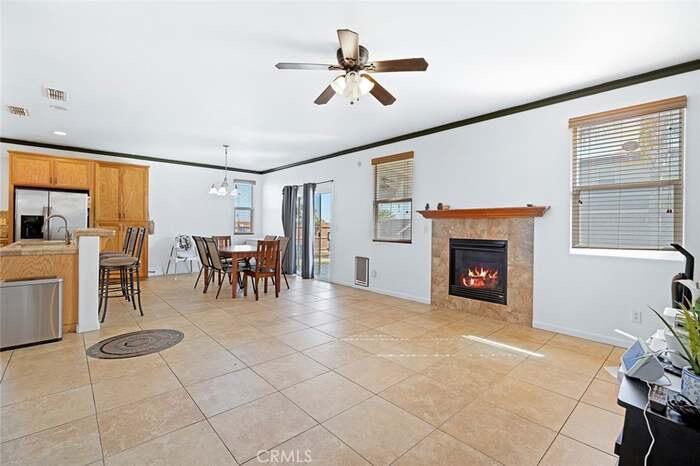 2090 Dunbar Way, Dinuba, CA 93618