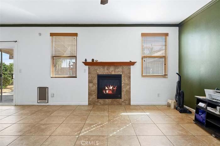 2090 Dunbar Way, Dinuba, CA 93618