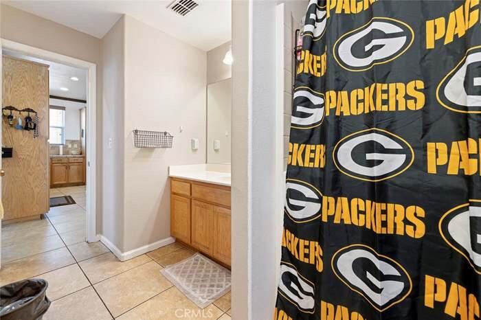 2090 Dunbar Way, Dinuba, CA 93618