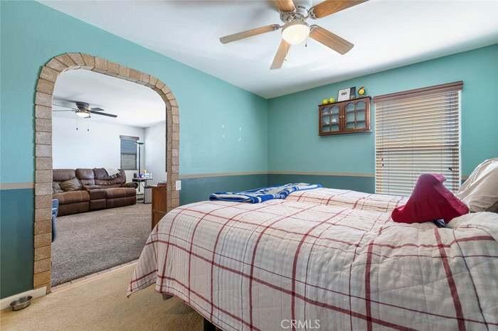 2090 Dunbar Way, Dinuba, CA 93618