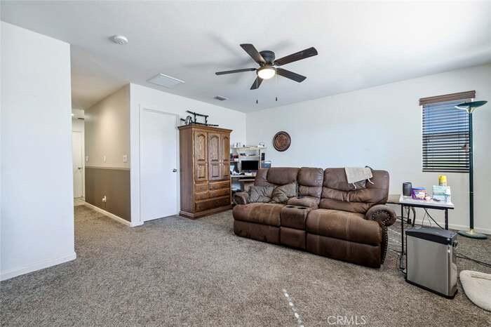 2090 Dunbar Way, Dinuba, CA 93618