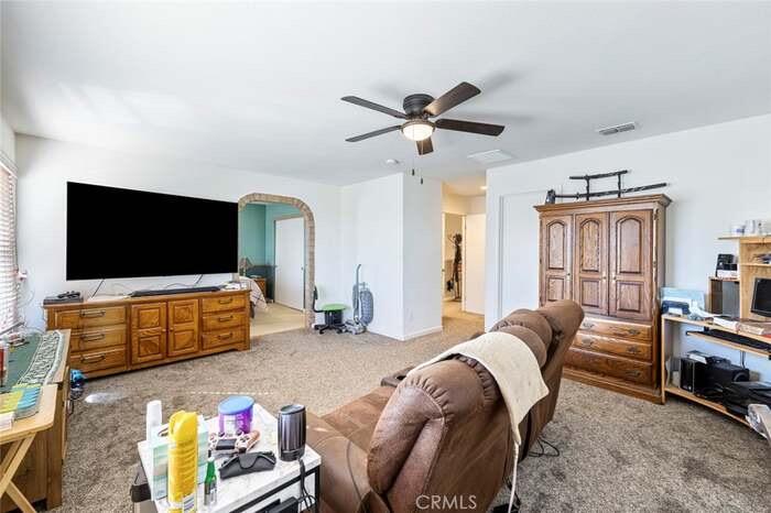2090 Dunbar Way, Dinuba, CA 93618