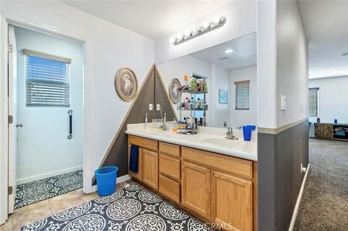 2090 Dunbar Way, Dinuba, CA 93618