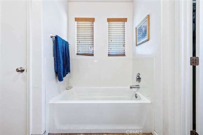 2090 Dunbar Way, Dinuba, CA 93618