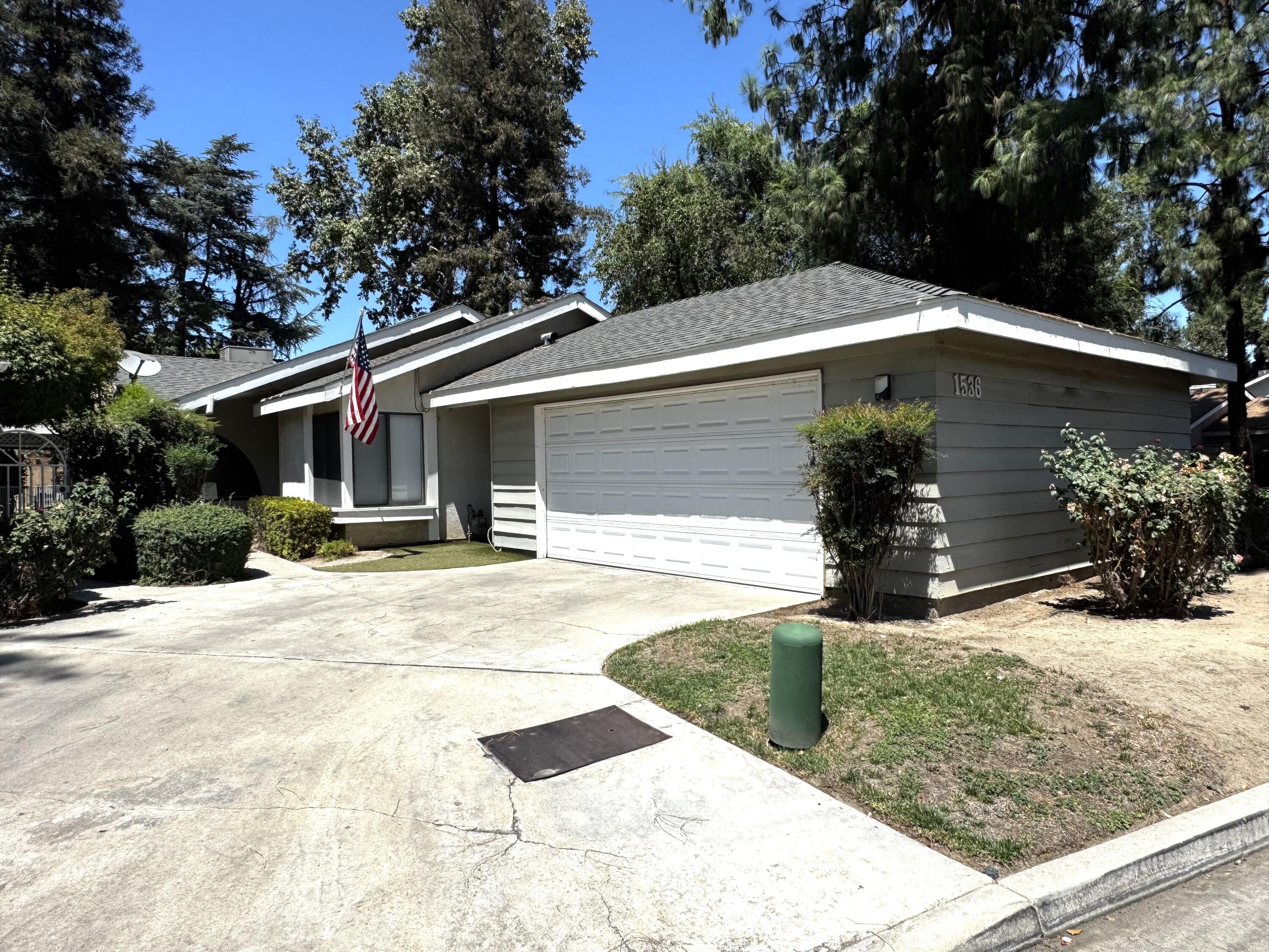 1536 E Castleview Ave, Visalia, CA 93292