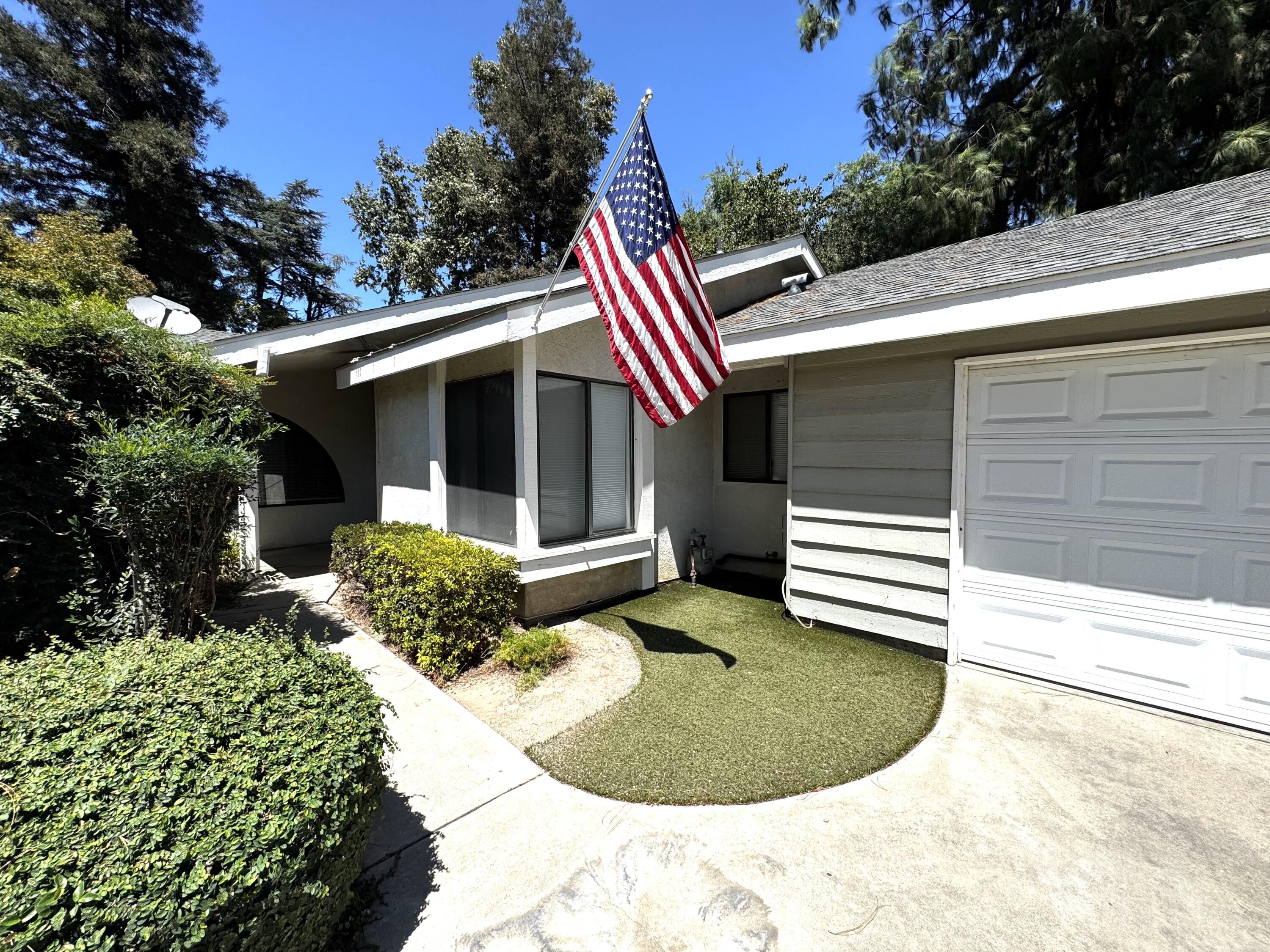 1536 E Castleview Ave, Visalia, CA 93292