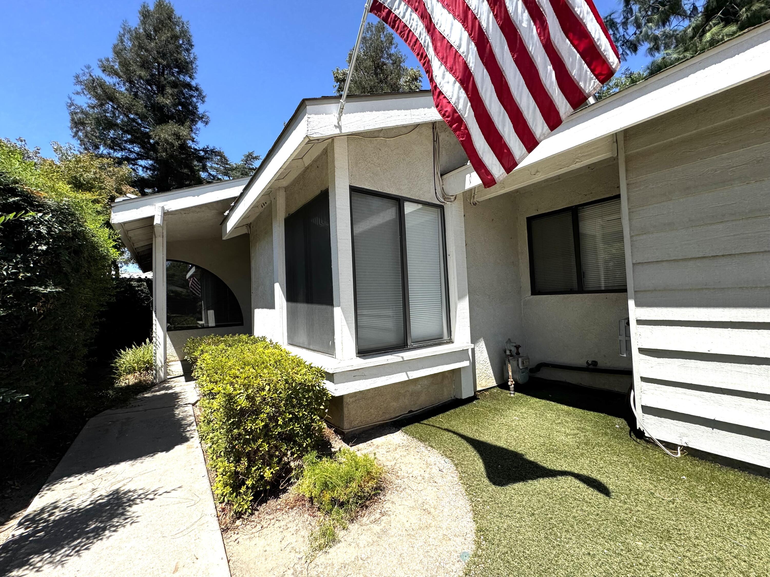 1536 E Castleview Ave, Visalia, CA 93292