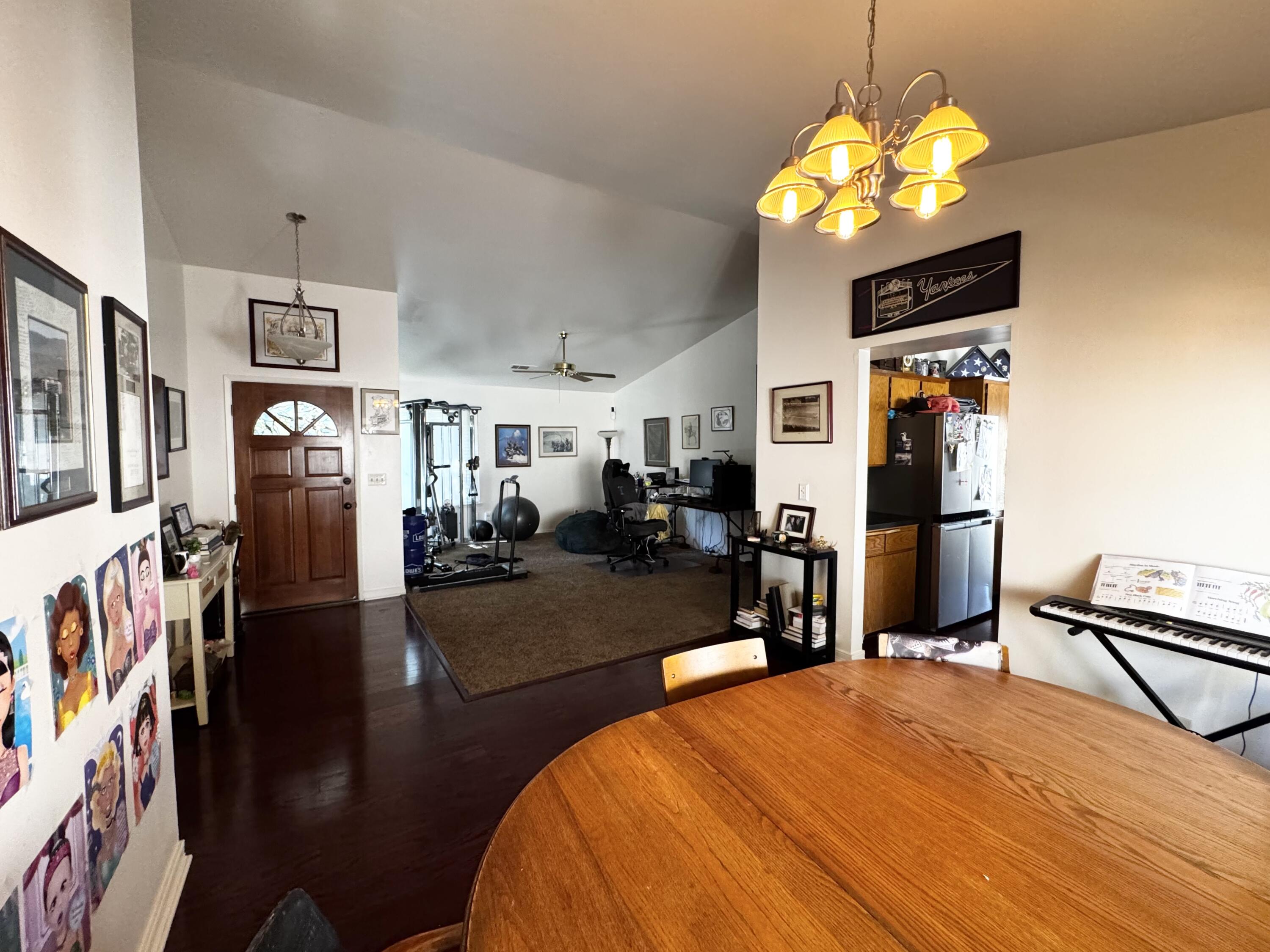 1536 E Castleview Ave, Visalia, CA 93292
