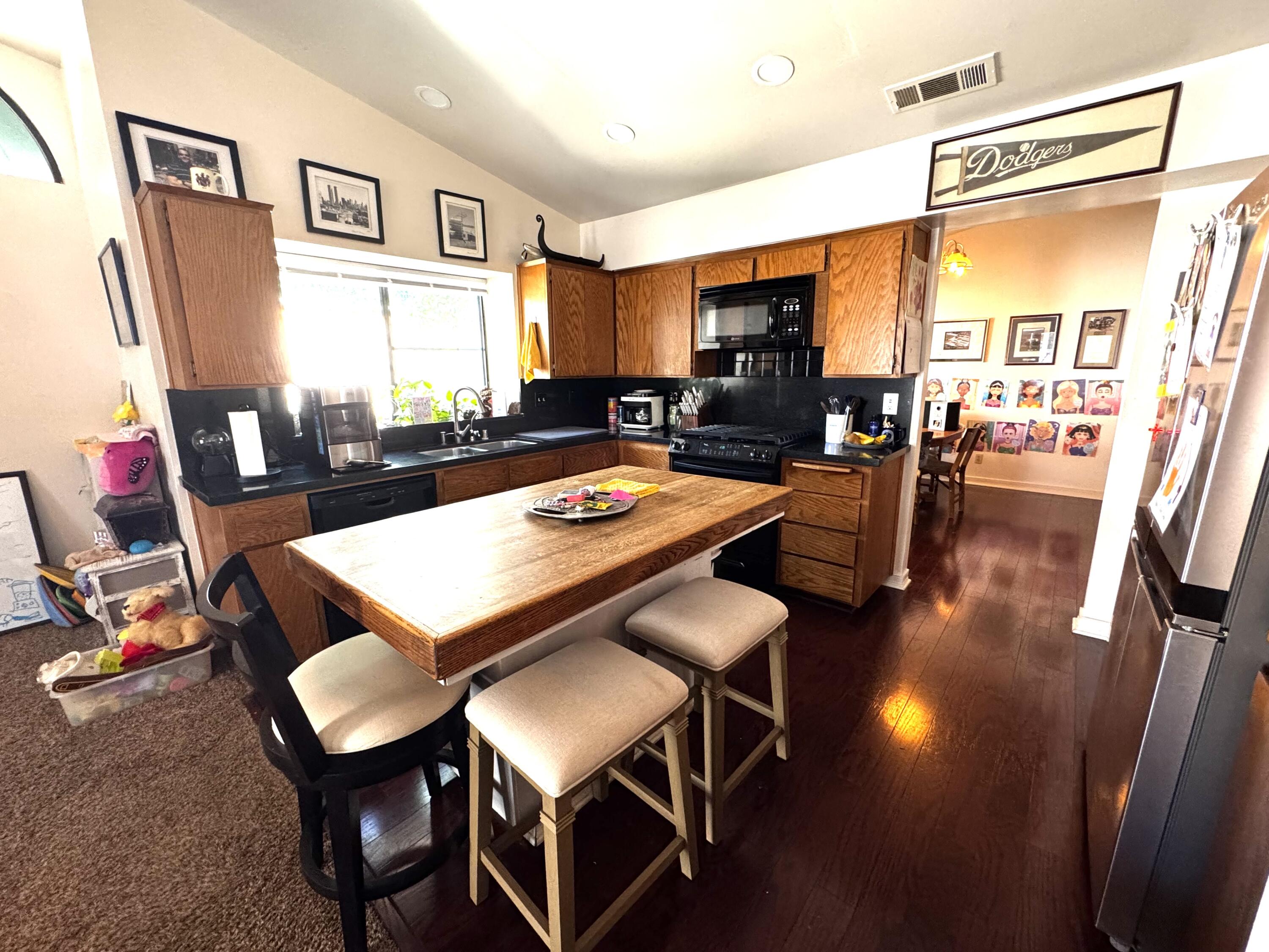 1536 E Castleview Ave, Visalia, CA 93292