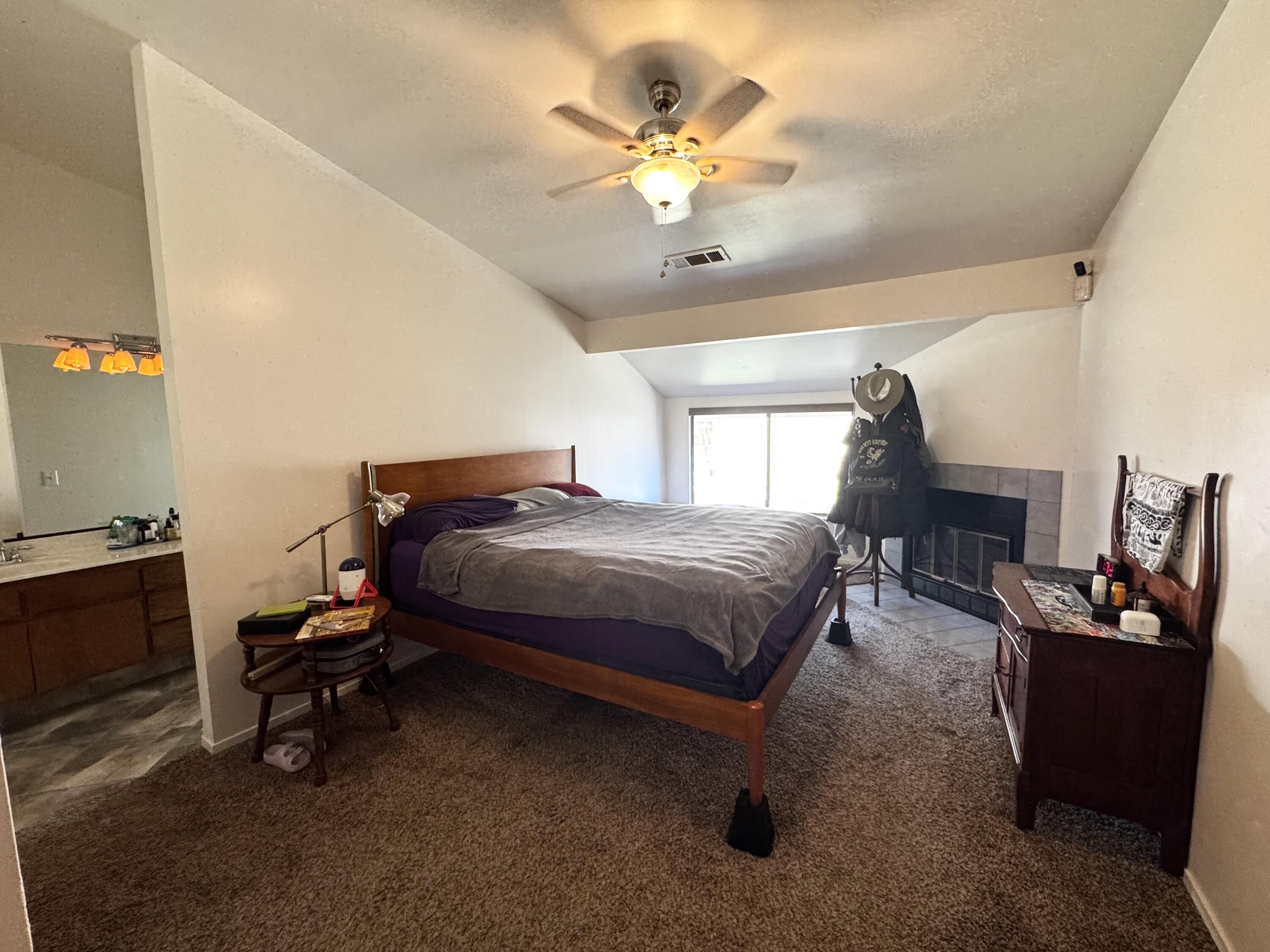 1536 E Castleview Ave, Visalia, CA 93292