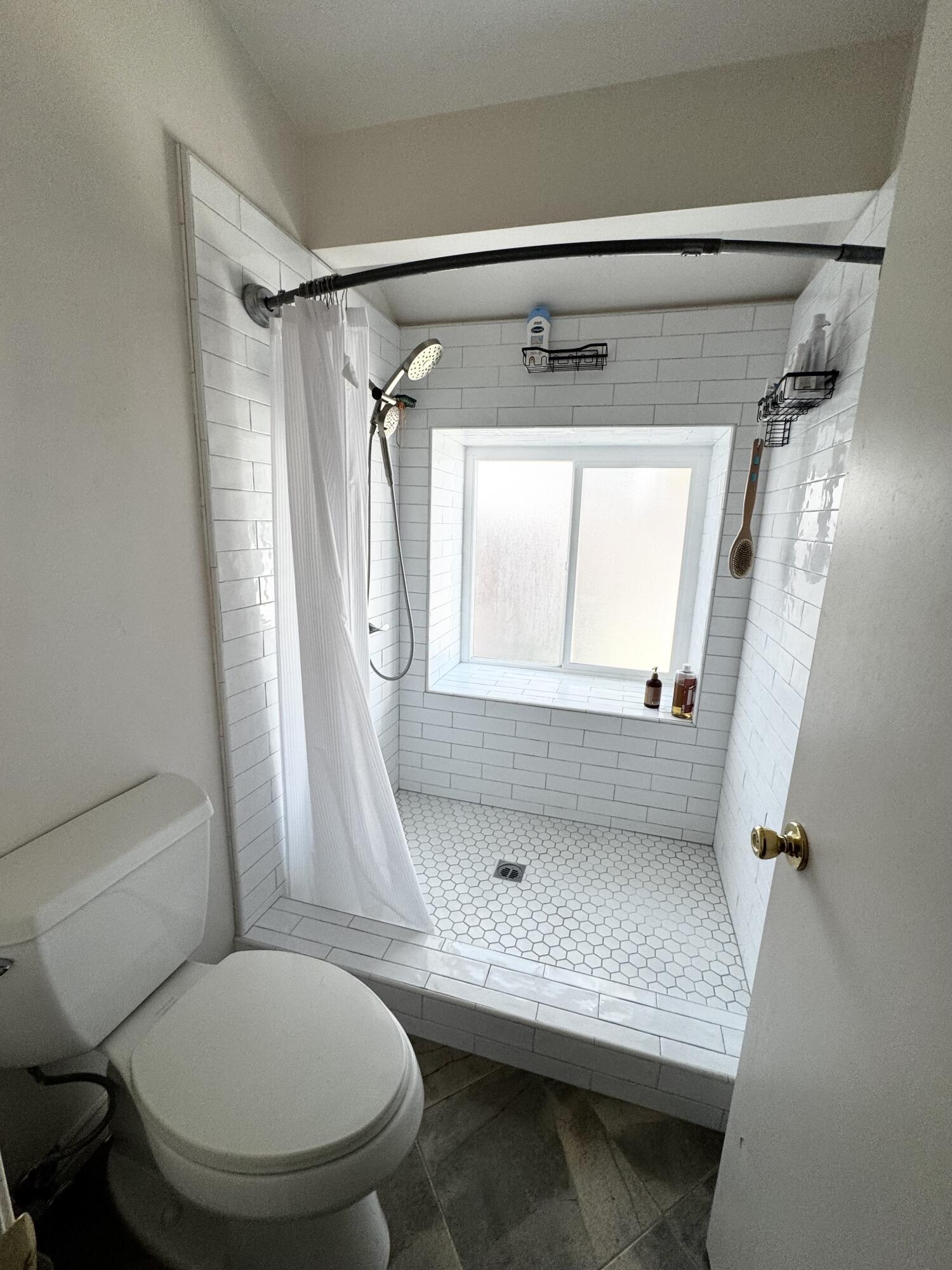 1536 E Castleview Ave, Visalia, CA 93292