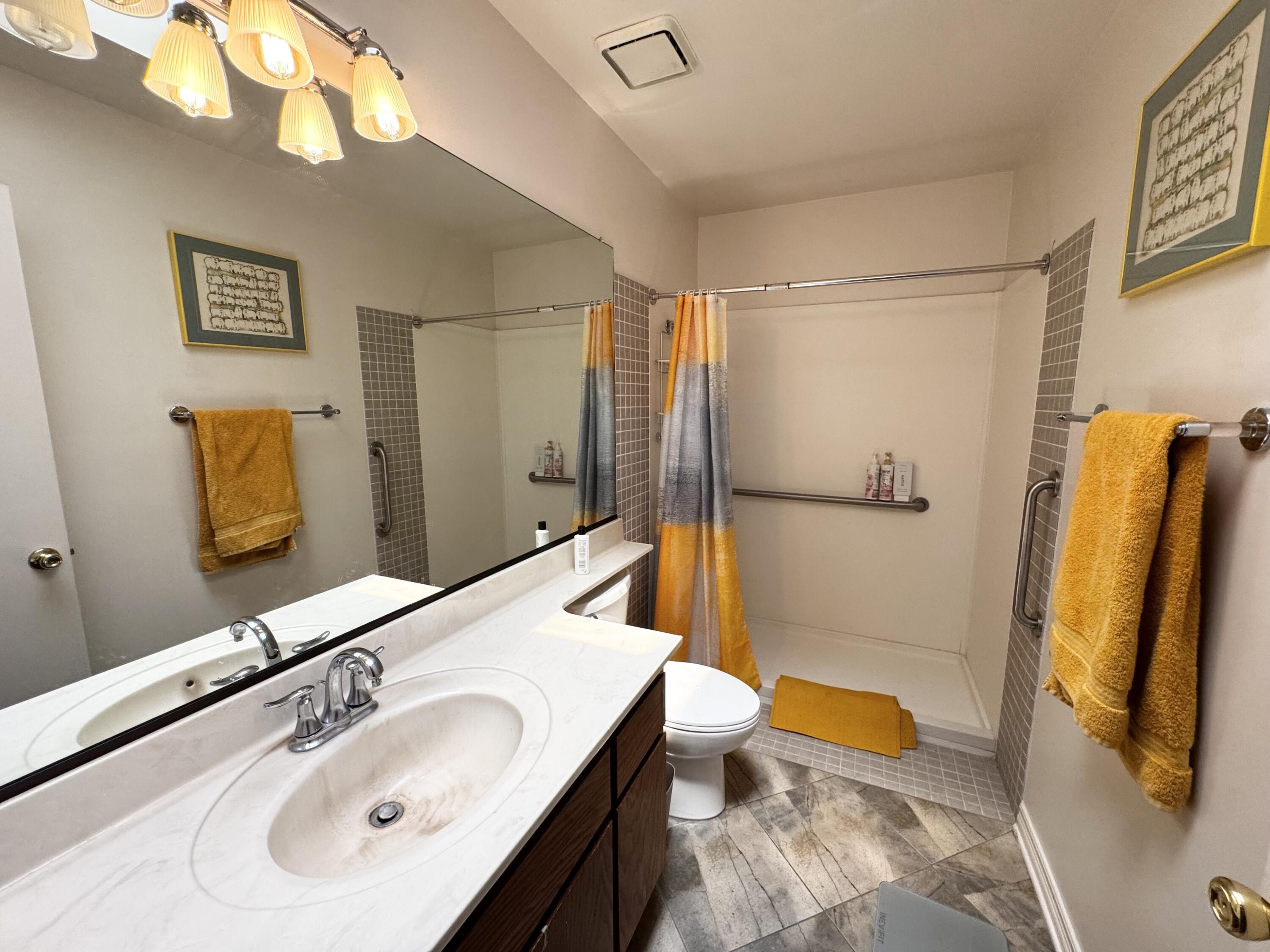 1536 E Castleview Ave, Visalia, CA 93292