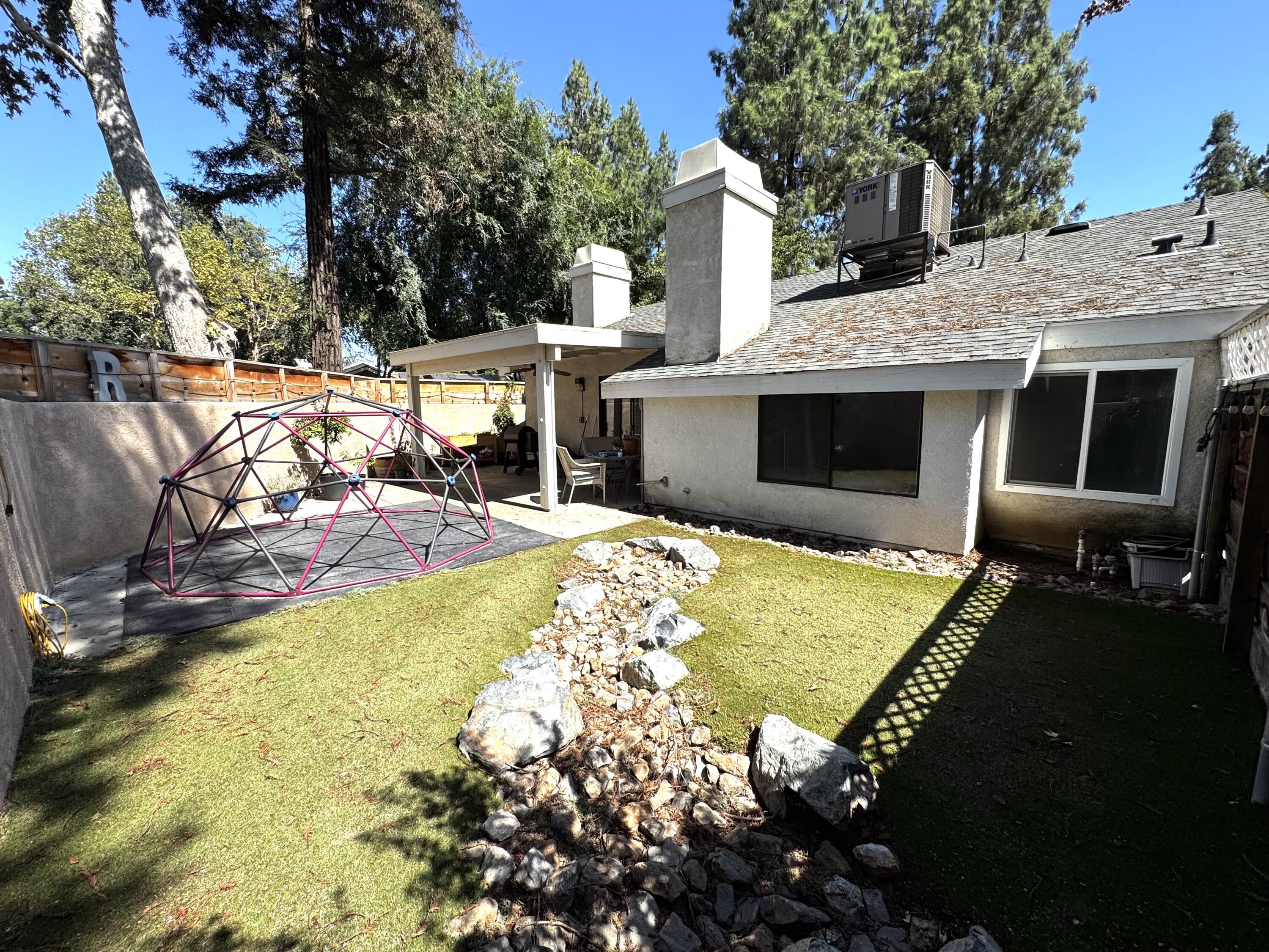 1536 E Castleview Ave, Visalia, CA 93292
