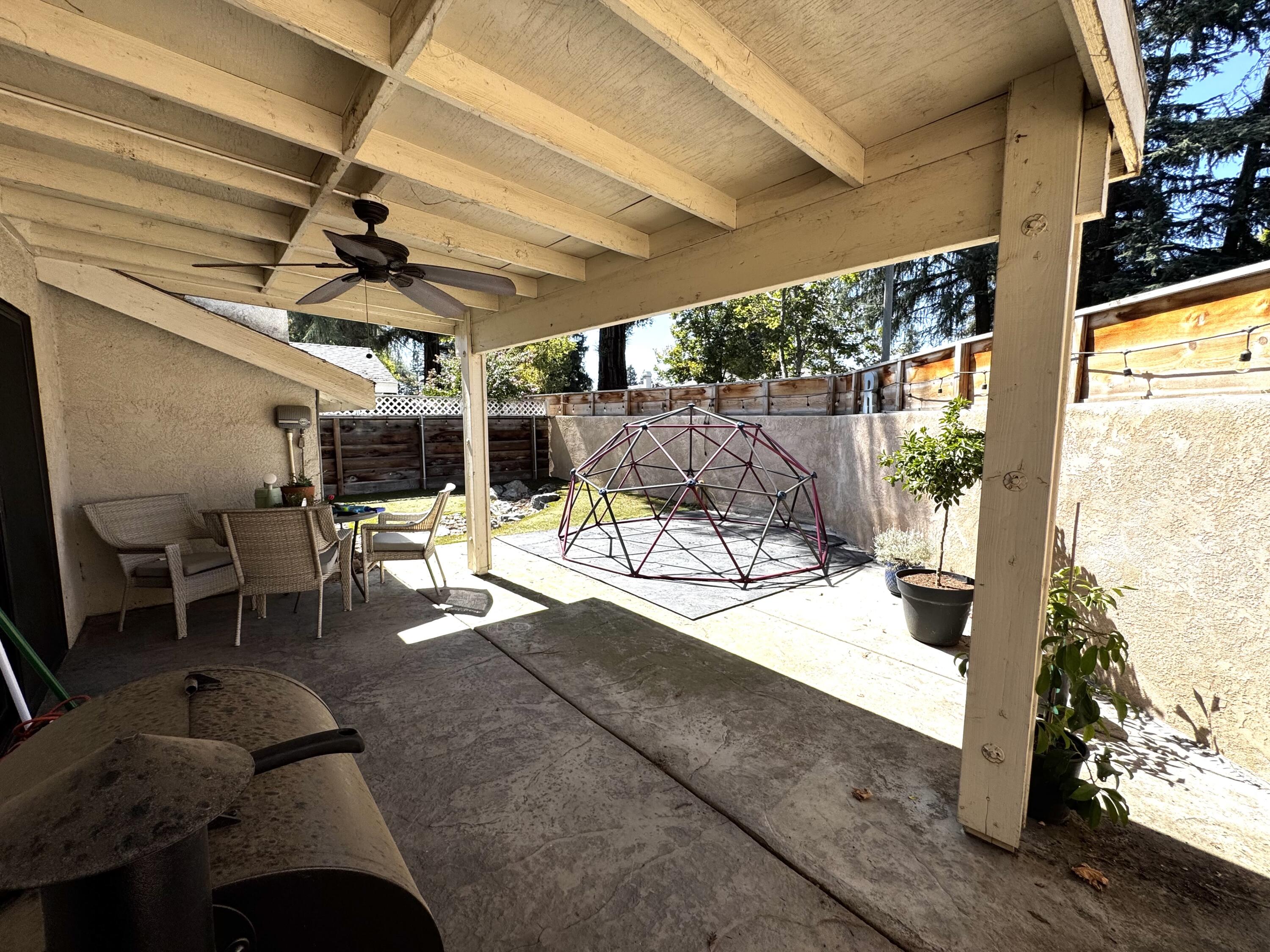 1536 E Castleview Ave, Visalia, CA 93292