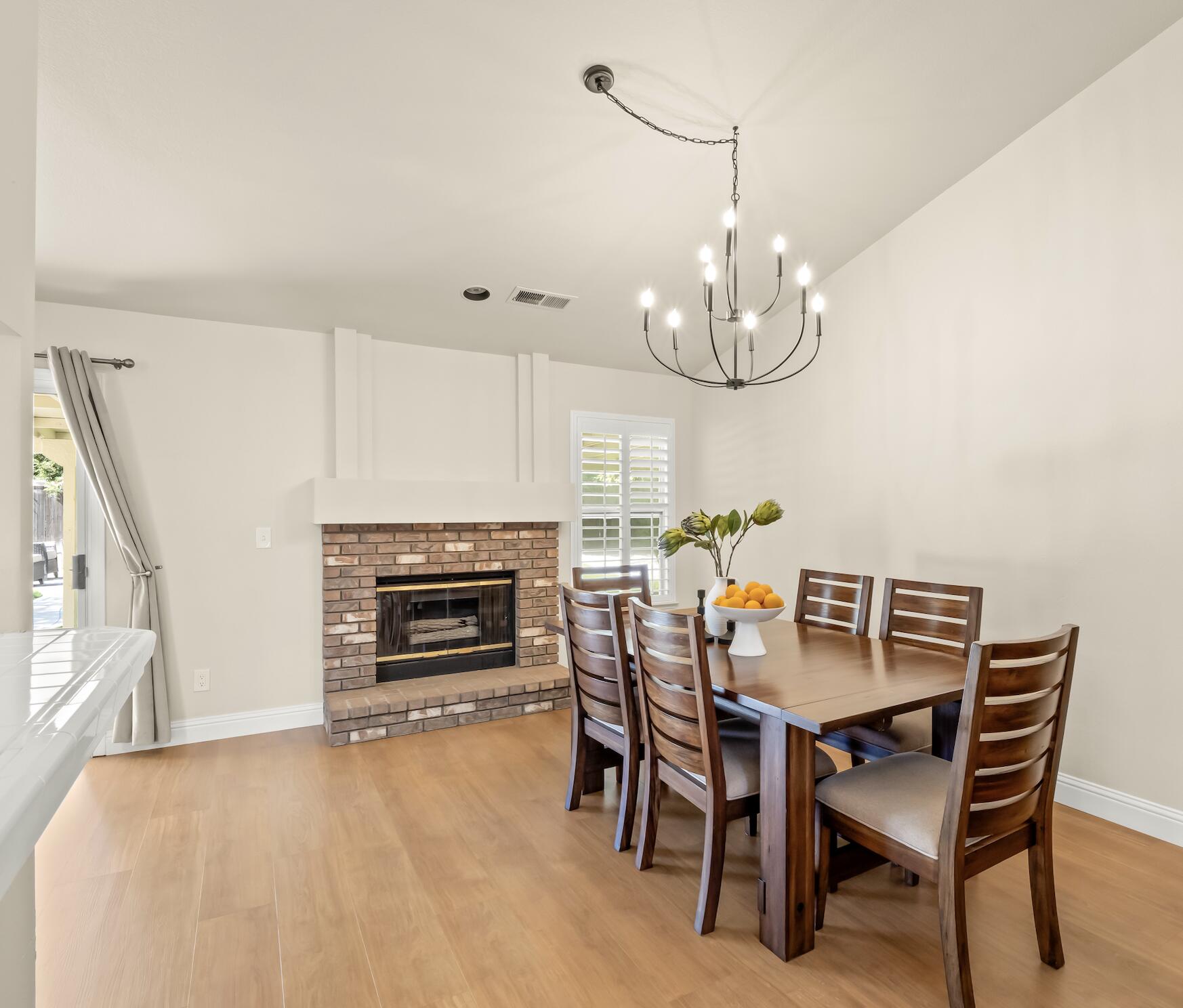 1070 N Homsy Ave, Clovis, CA 93611