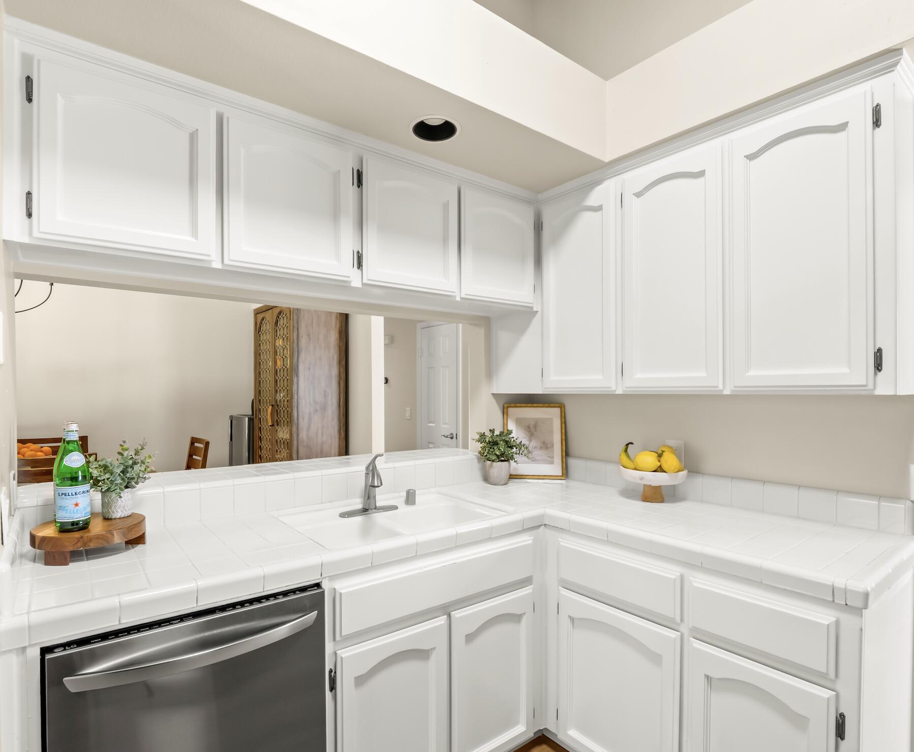 1070 N Homsy Ave, Clovis, CA 93611