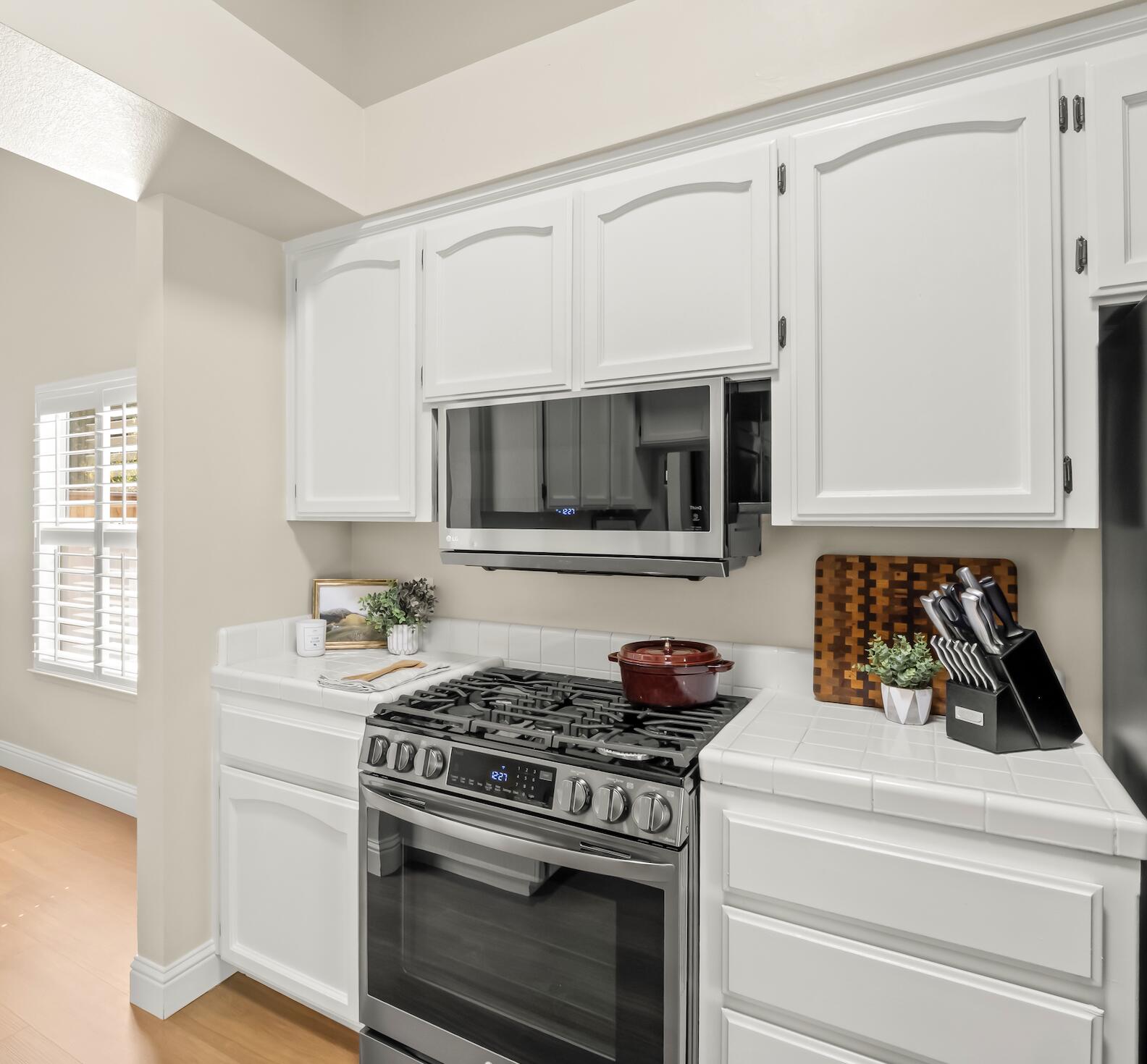 1070 N Homsy Ave, Clovis, CA 93611