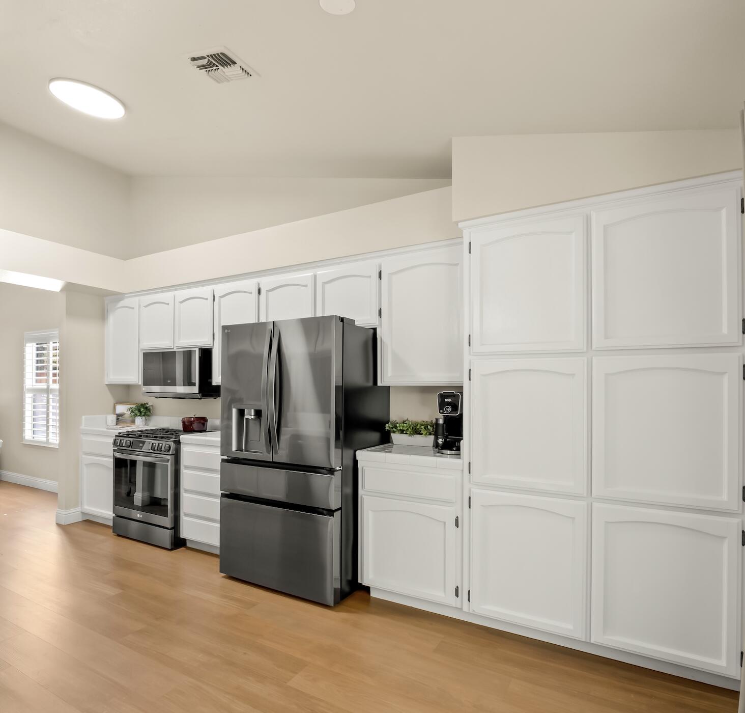 1070 N Homsy Ave, Clovis, CA 93611