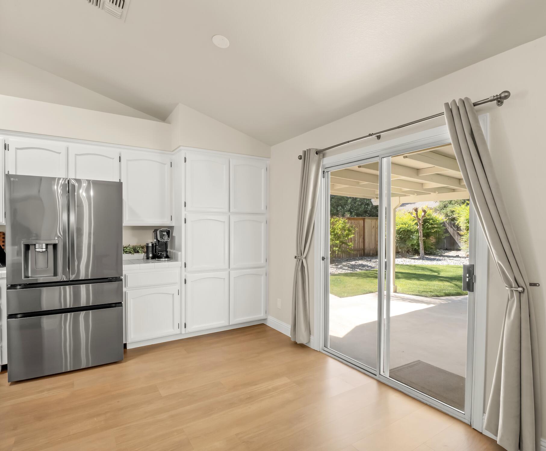 1070 N Homsy Ave, Clovis, CA 93611