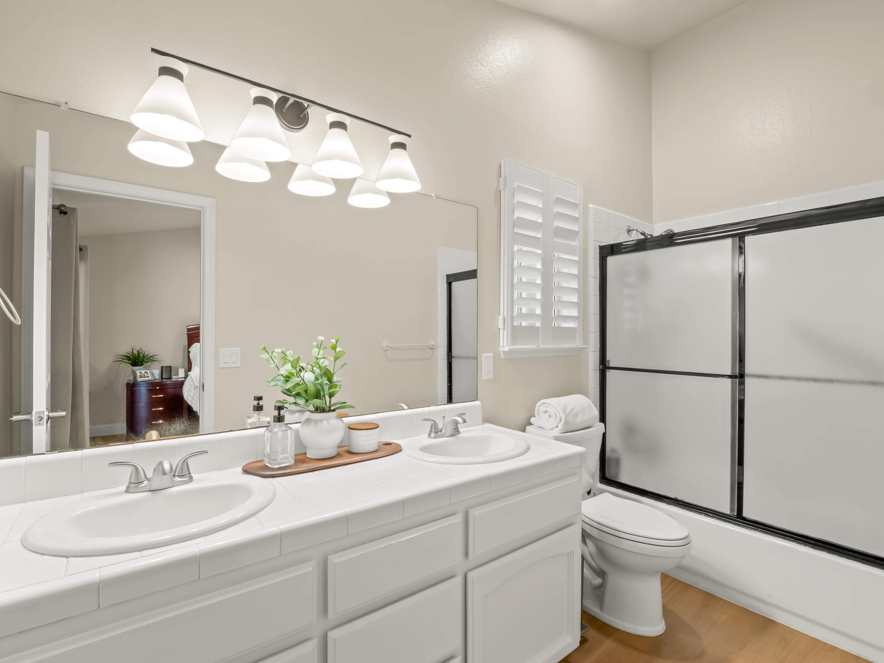 1070 N Homsy Ave, Clovis, CA 93611
