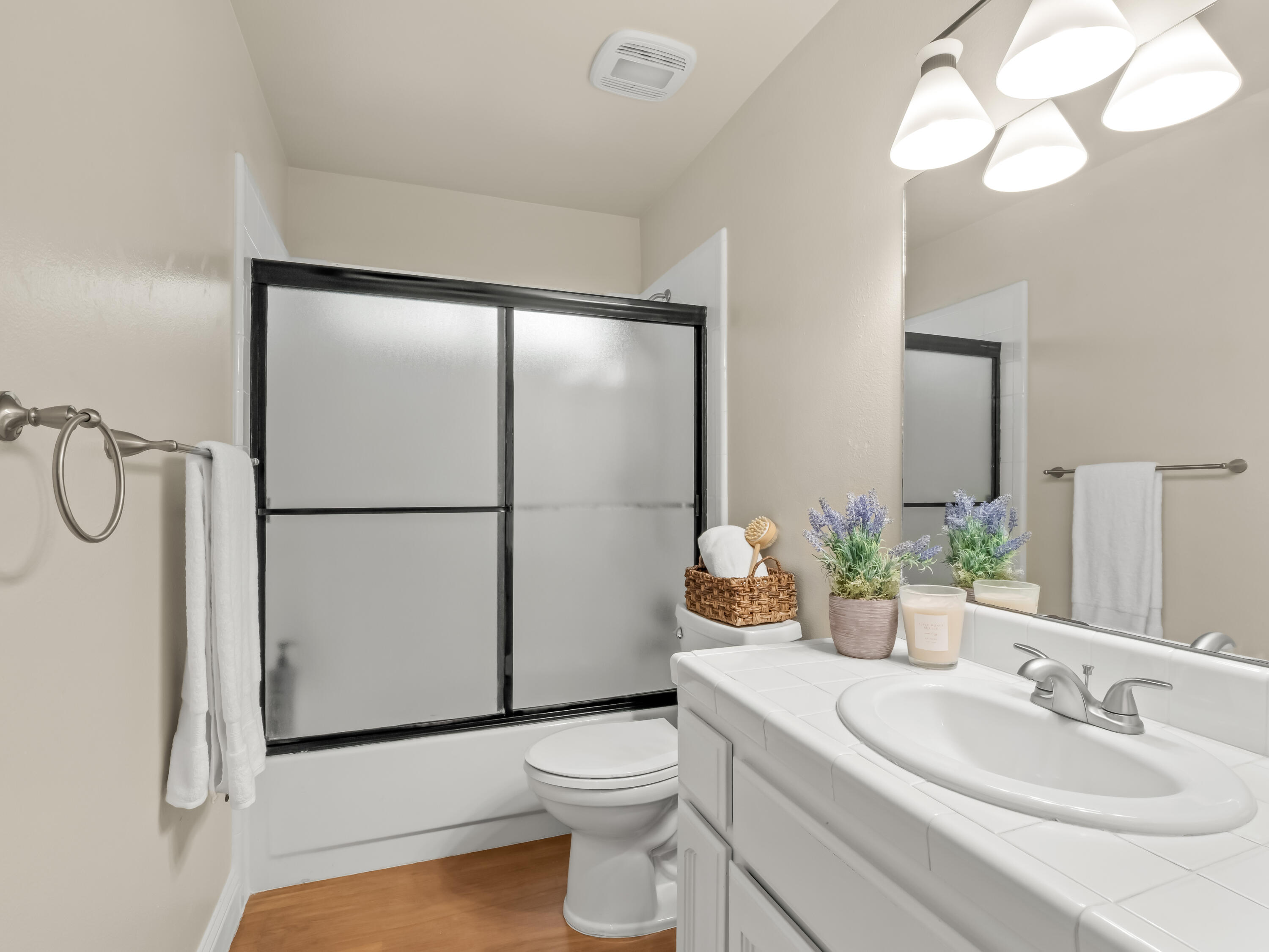 1070 N Homsy Ave, Clovis, CA 93611