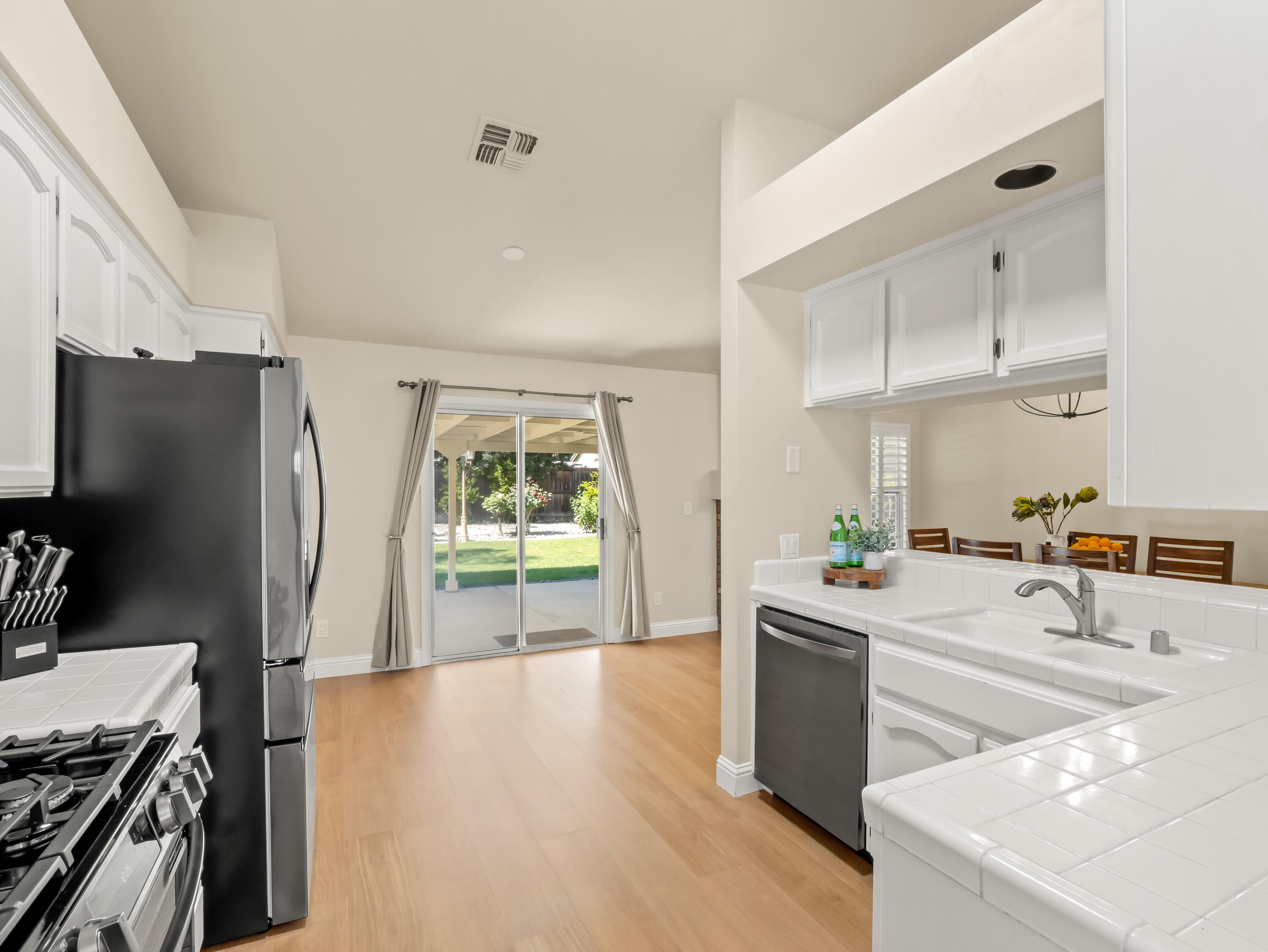 1070 N Homsy Ave, Clovis, CA 93611