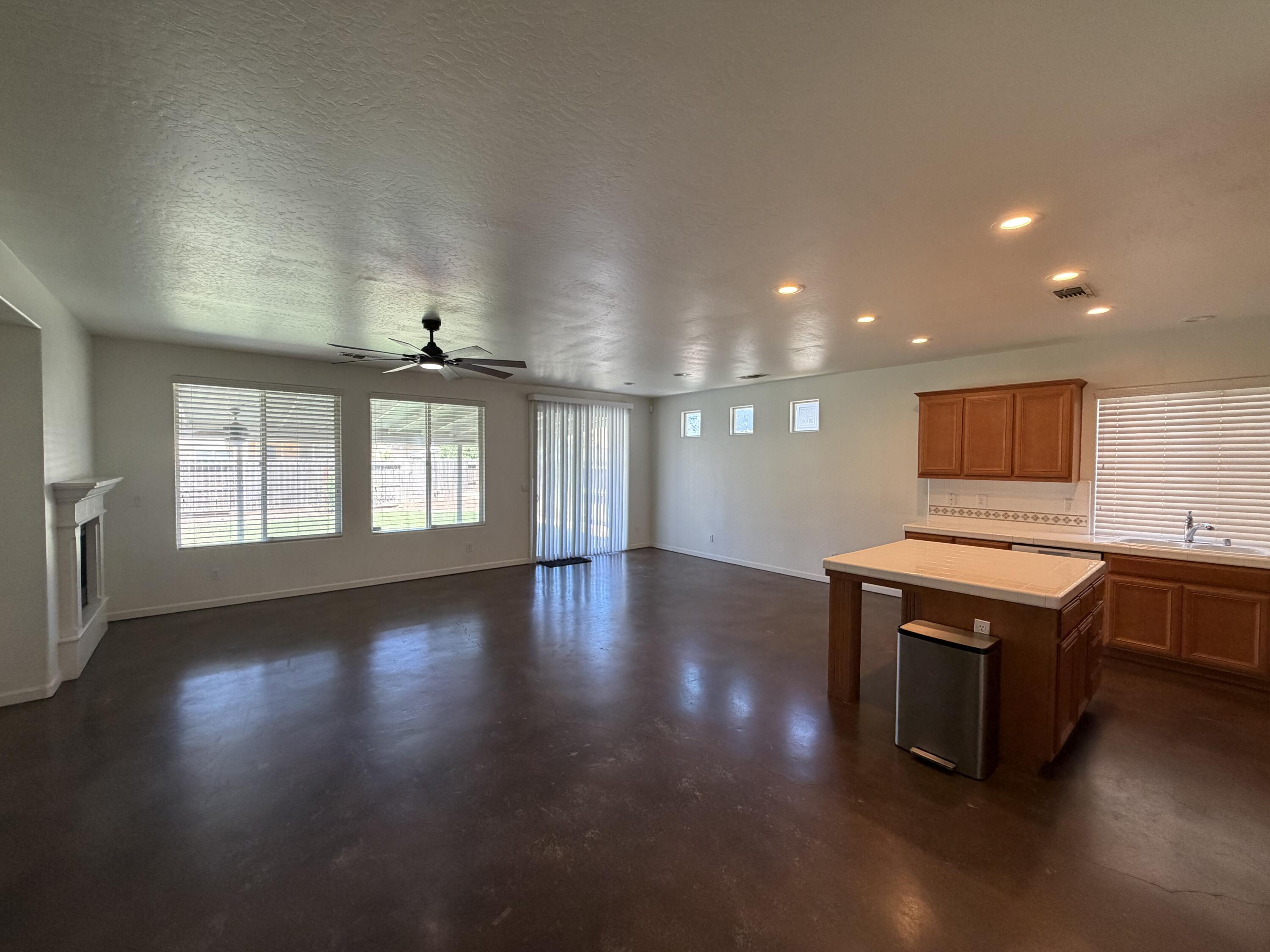 1439 N Mendonca St, Visalia, CA 93291
