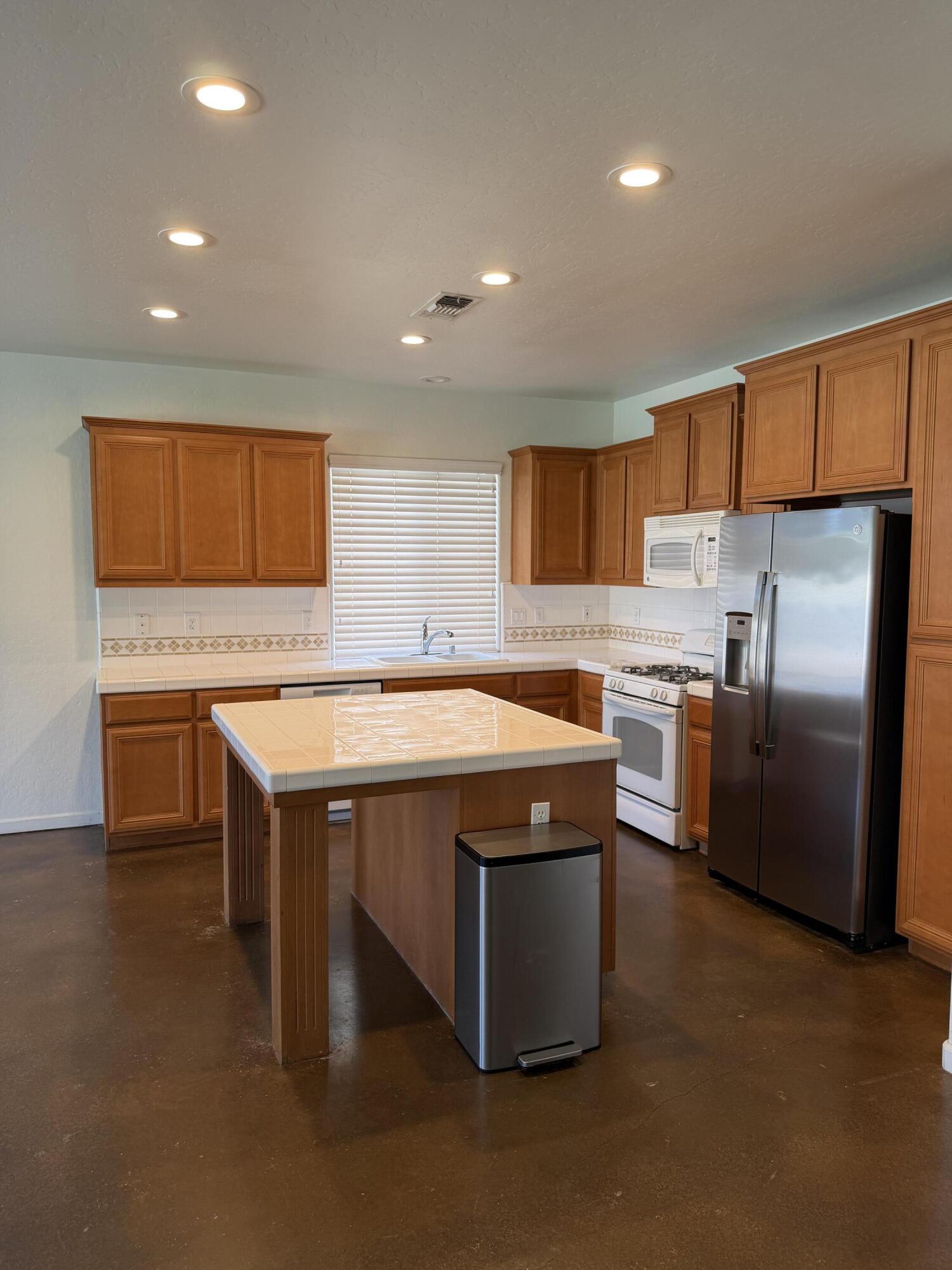 1439 N Mendonca St, Visalia, CA 93291