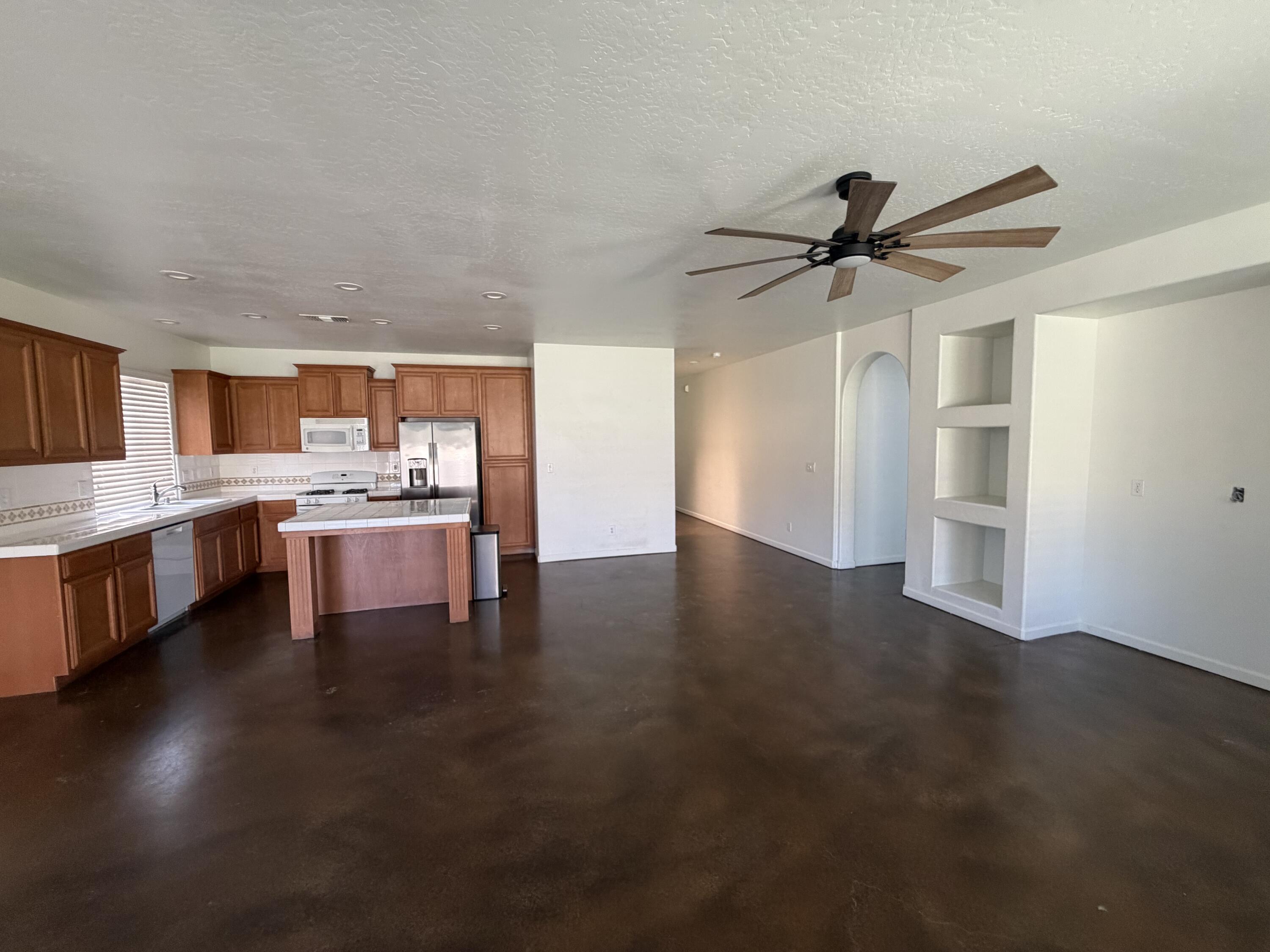 1439 N Mendonca St, Visalia, CA 93291