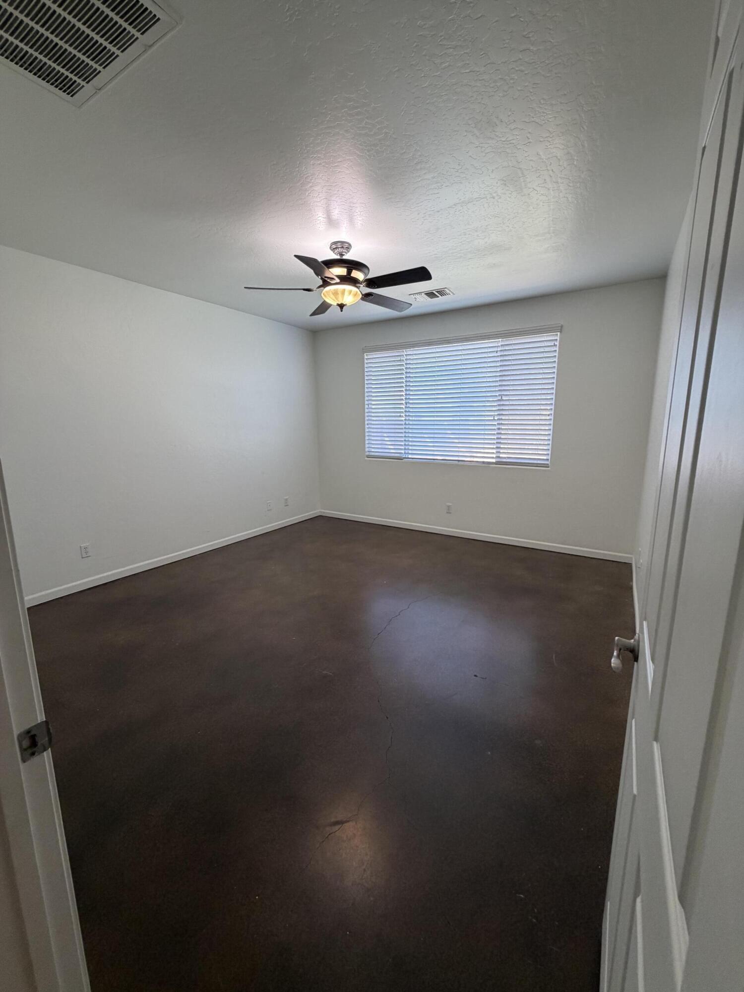 1439 N Mendonca St, Visalia, CA 93291