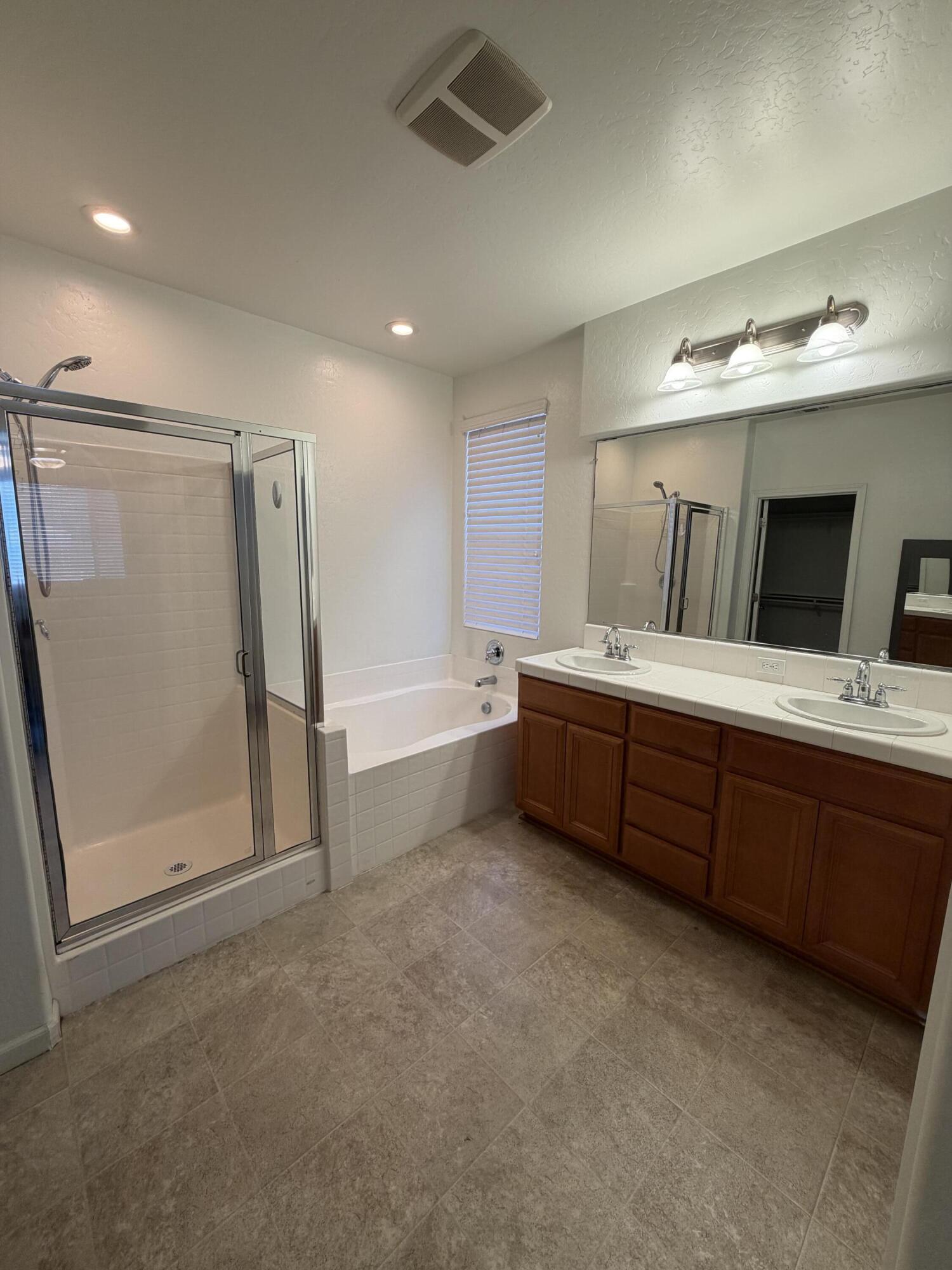 1439 N Mendonca St, Visalia, CA 93291